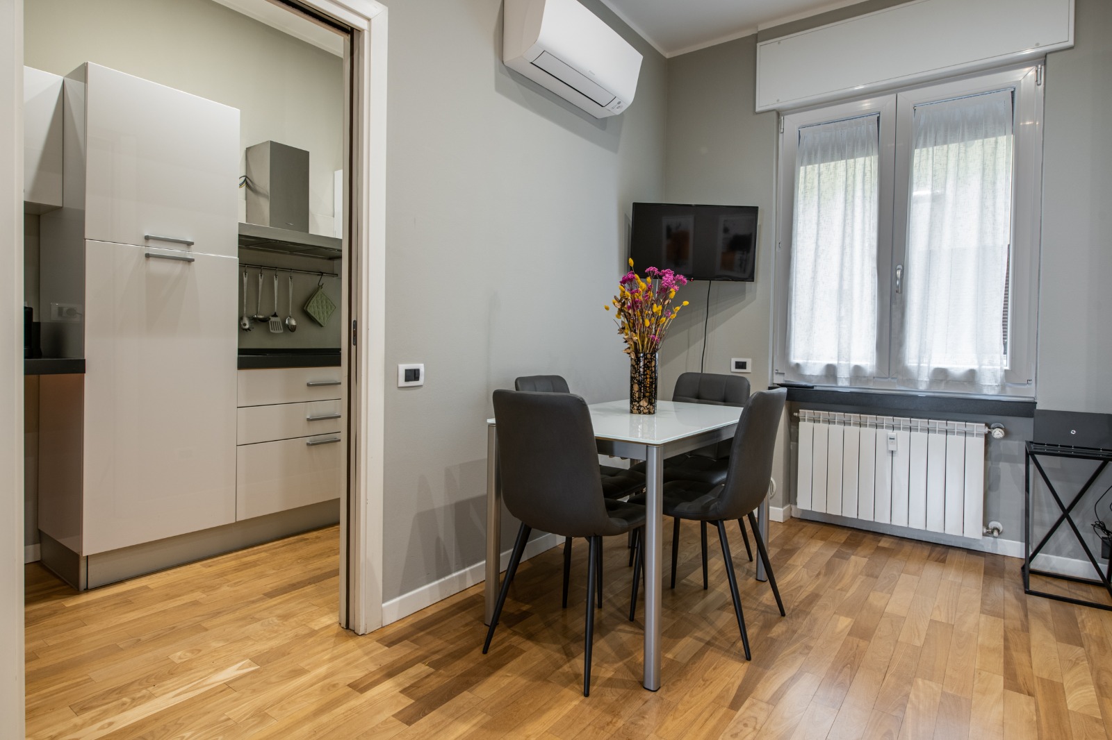 Sala da pranzo con cucina