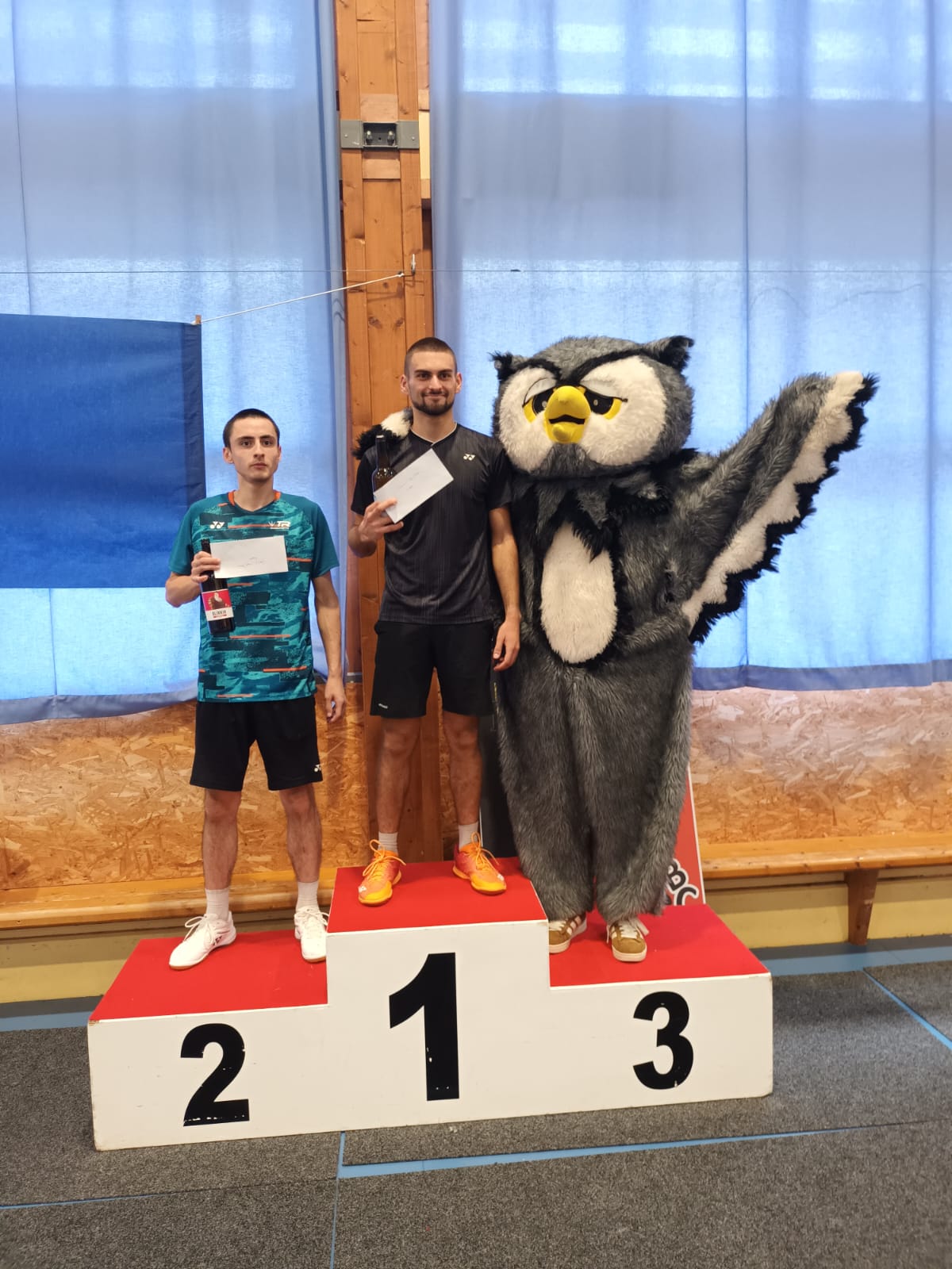 Podium avec mascotte