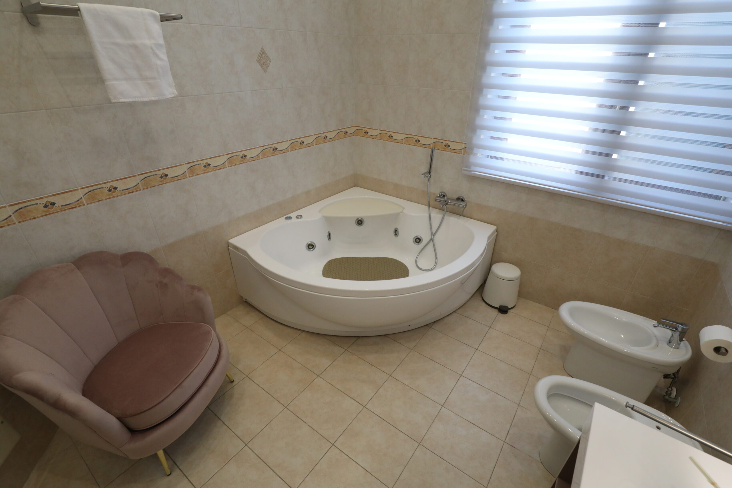 Camera Parthenope - Bagno con vasca idromassaggio