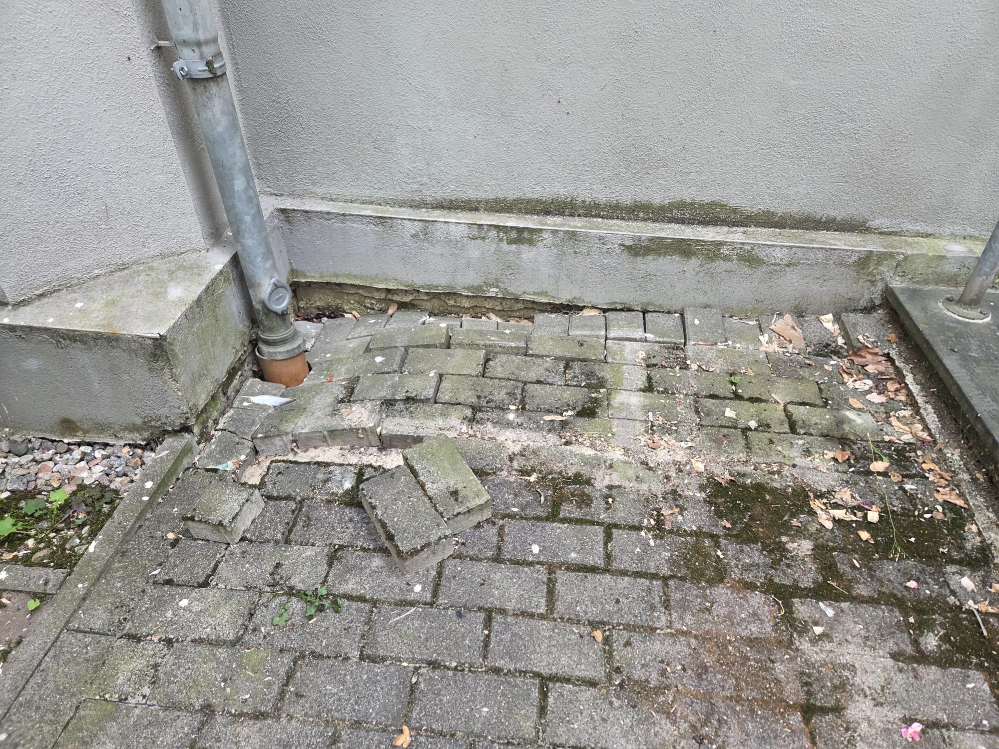 Wenn das Pflaster ein Pflaster braucht – Vorher