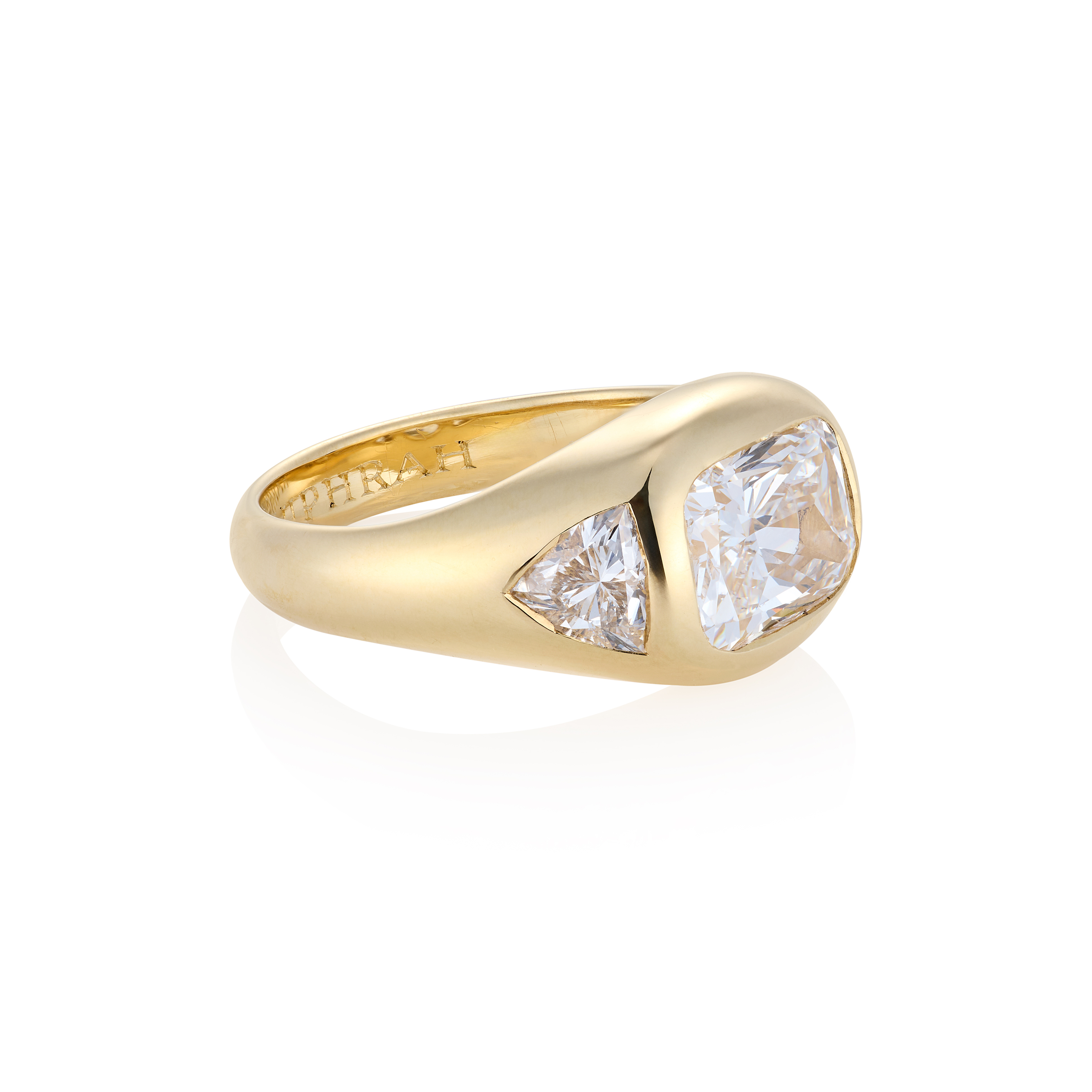 Cushion cut with trillion shoulders, side profile