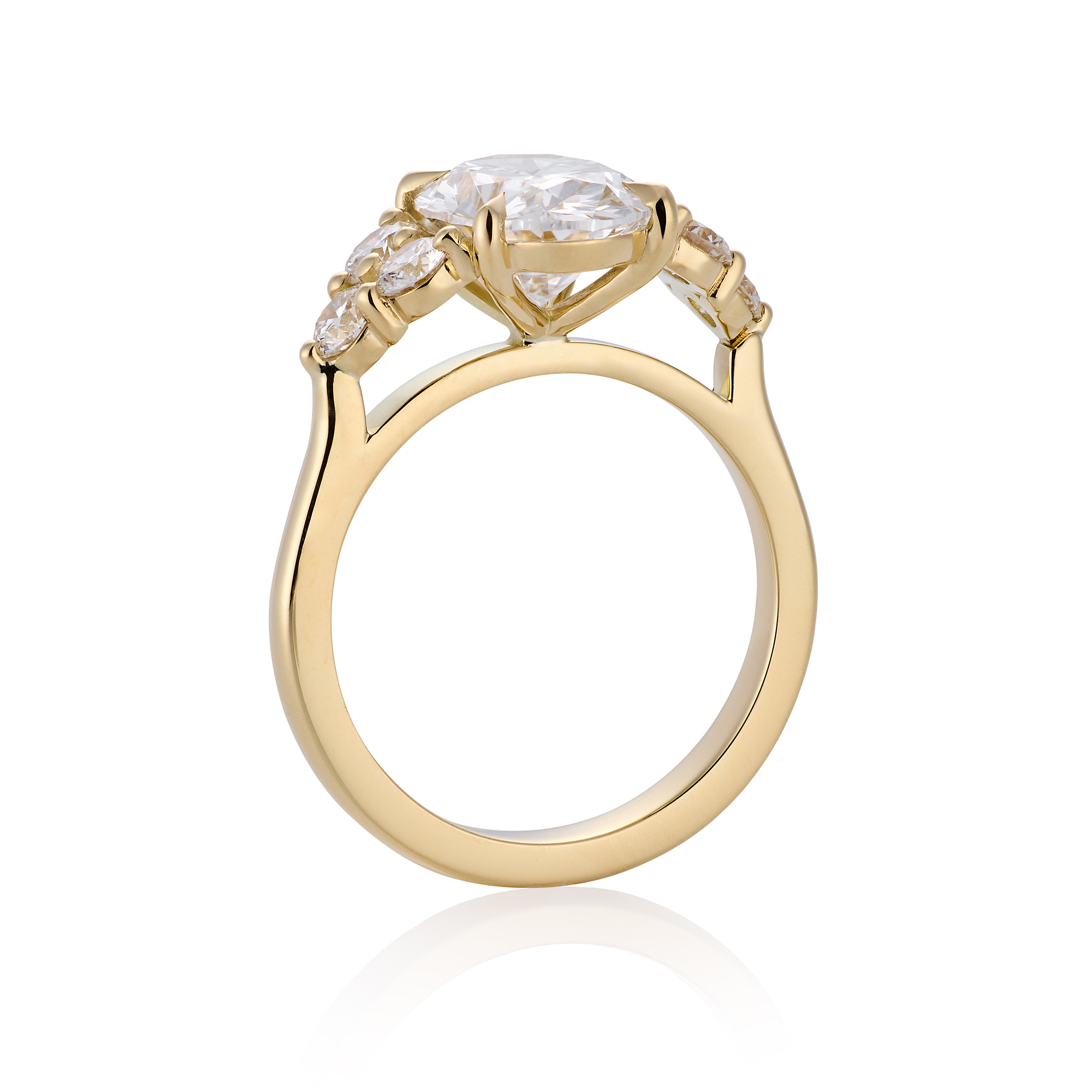 Oval with six round diamonds, standing vertical