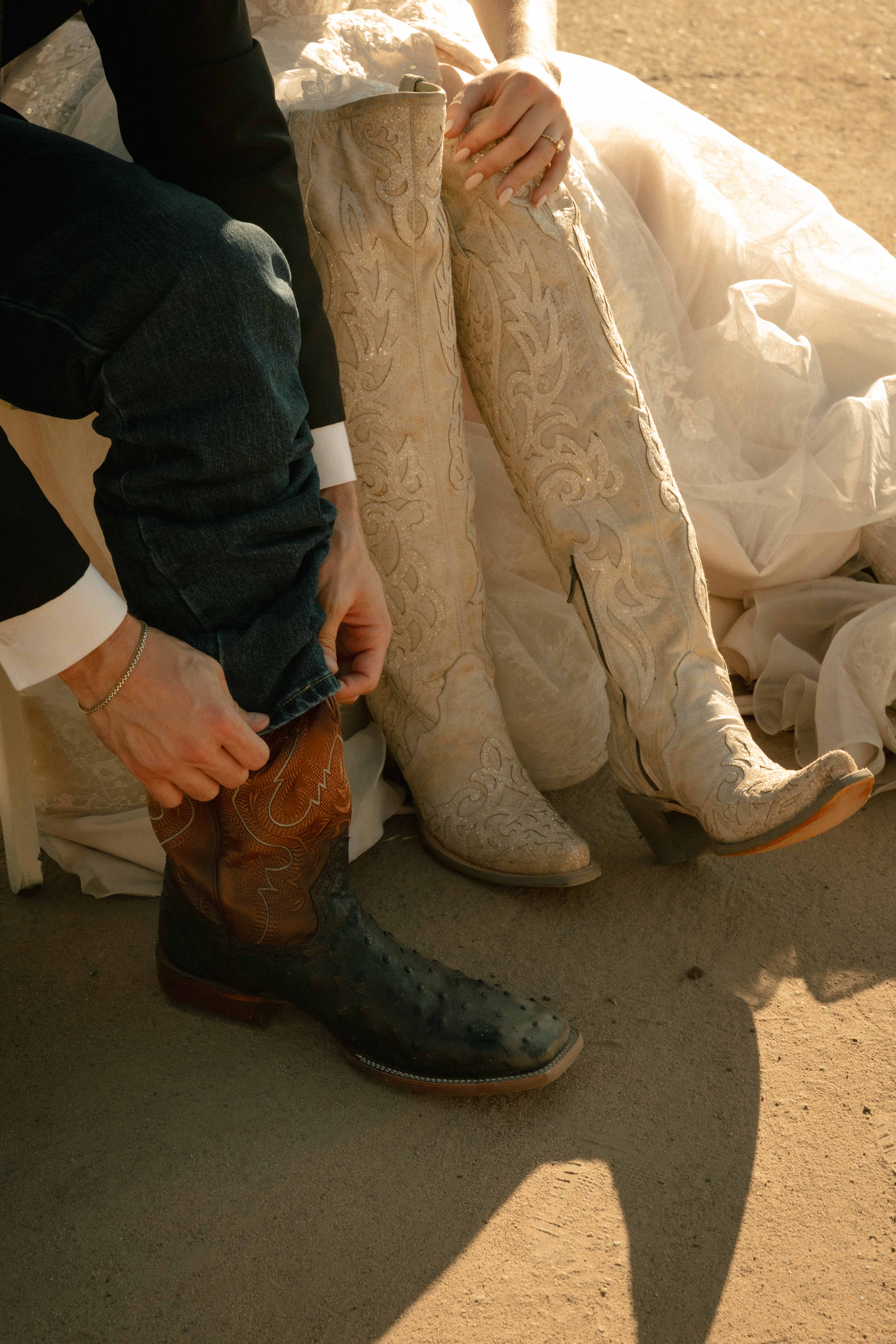 Couple with cowboy boots - wedding moment