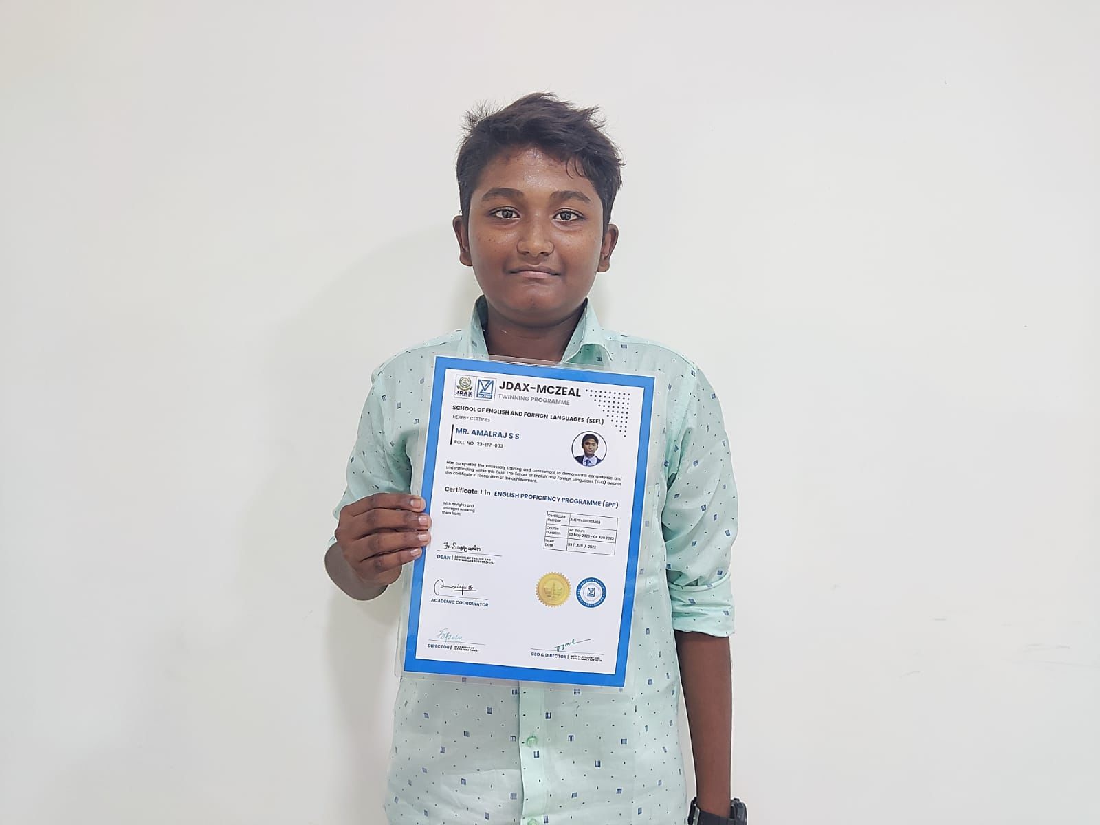 Student Amalraj S S with Certificate