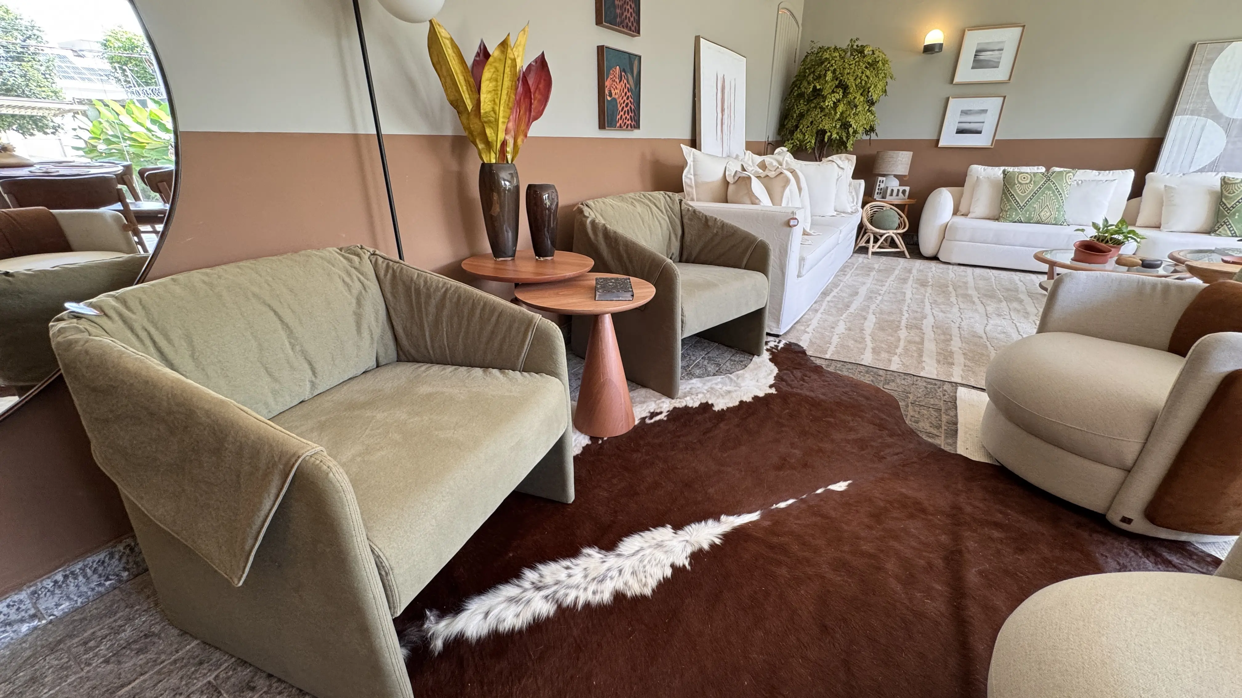 Poltronas e Mesas Laterais