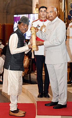 Pandit Ballesh receiving the Padma Shri