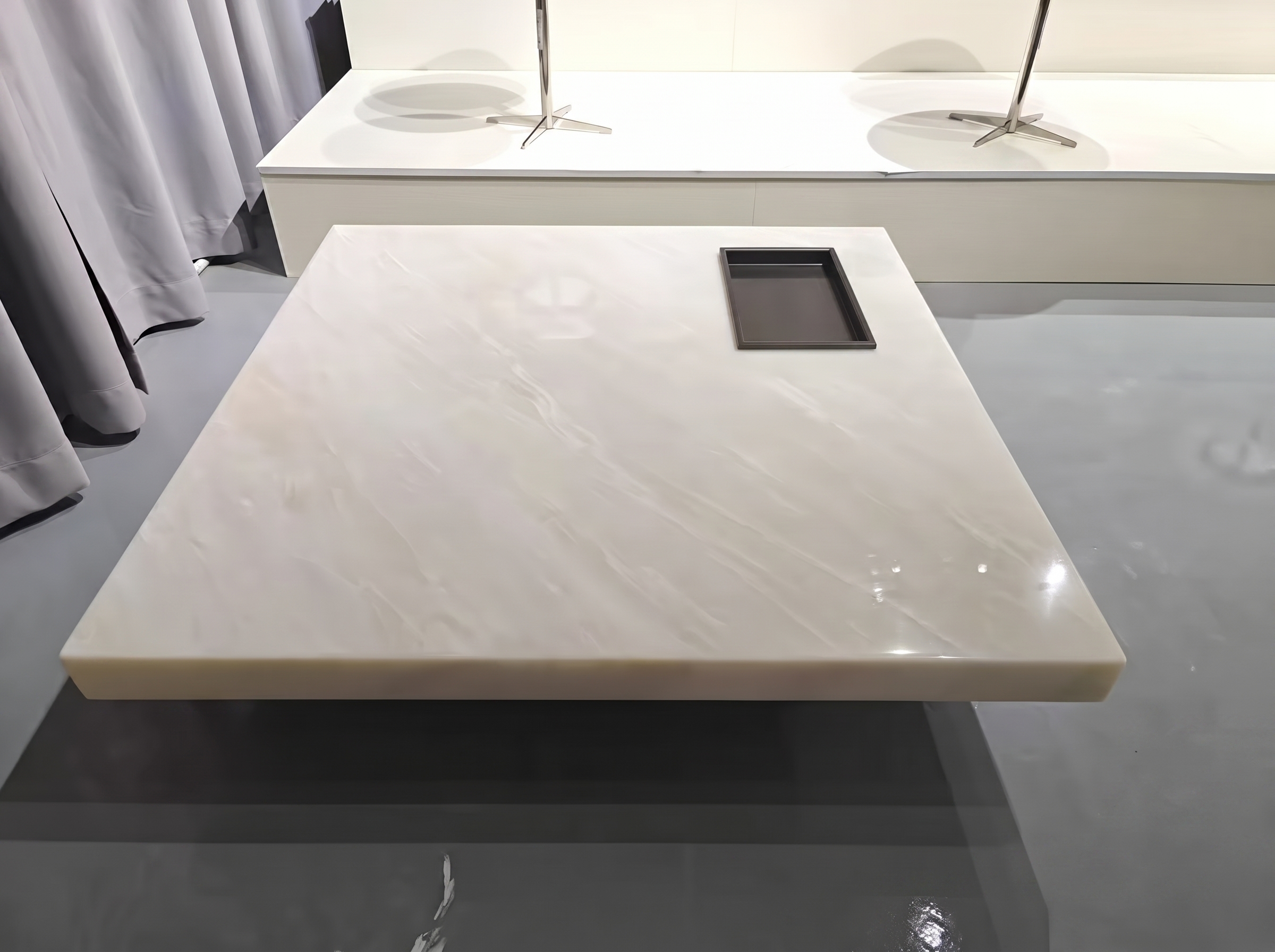 Table Onyx Blanc Angle