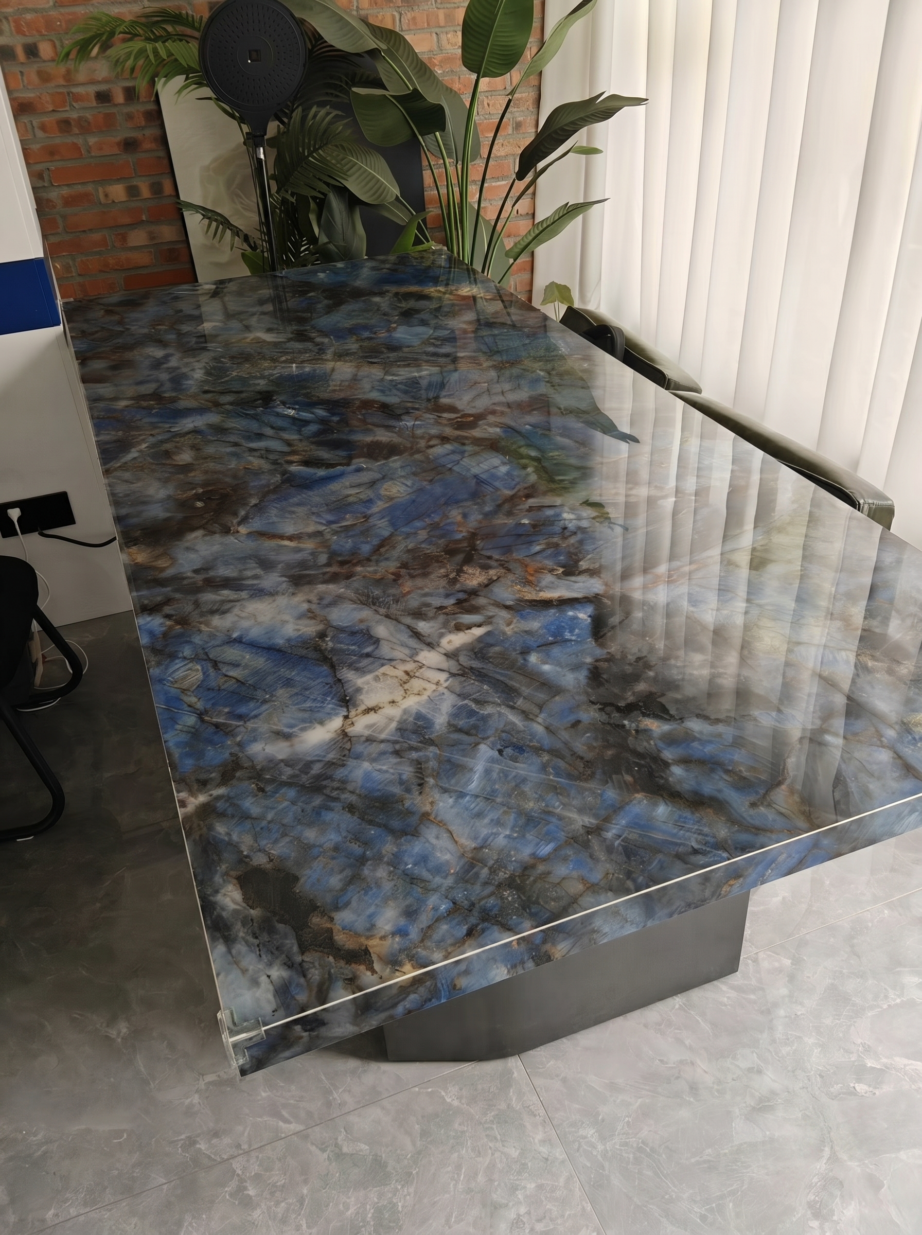 Table Sodalite Bleu