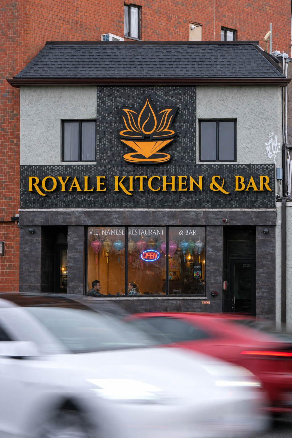 Royale Kitchen & Bar image 2