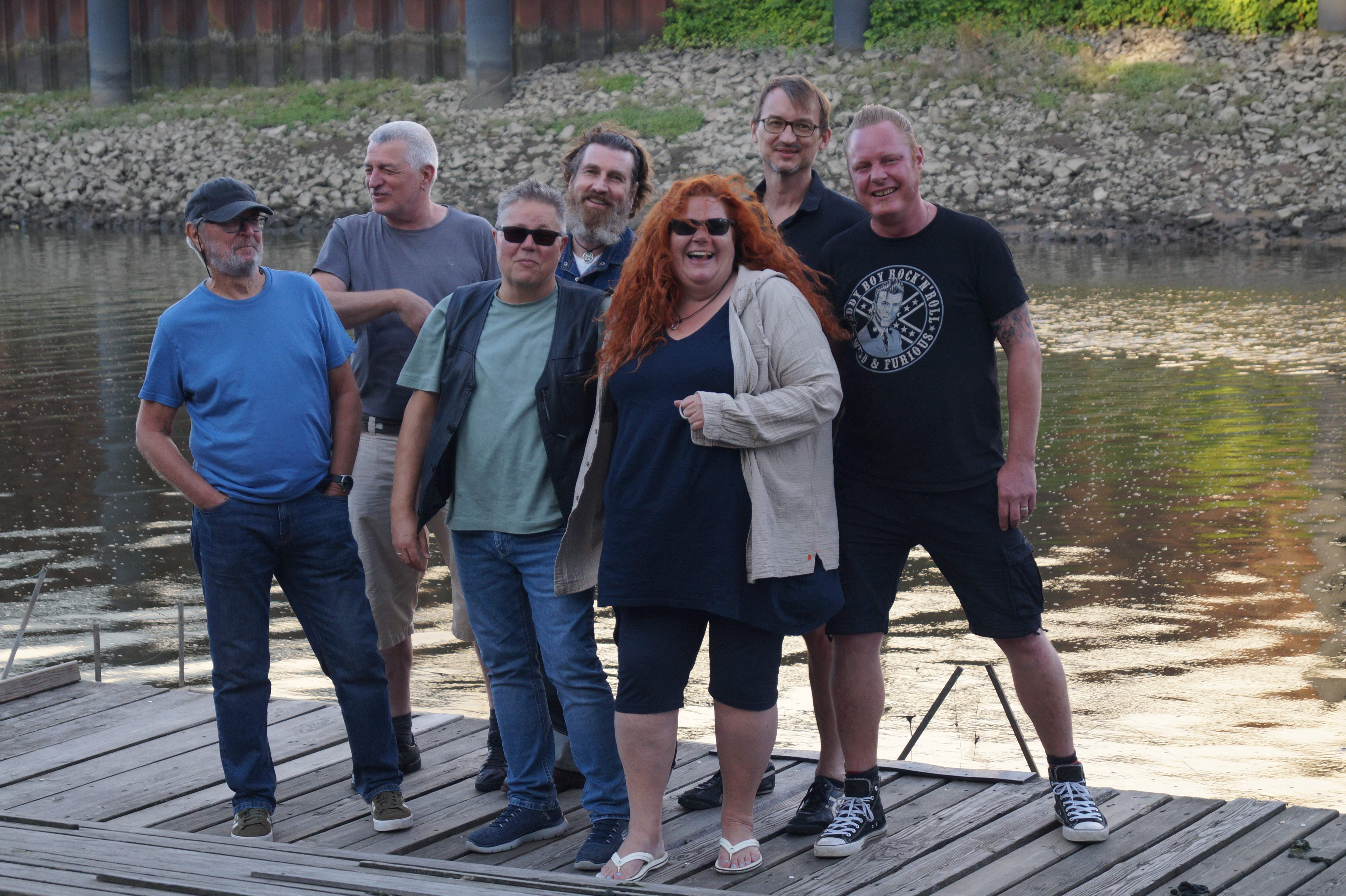 Second Life Blues Band - Gruppenfoto am Wasser