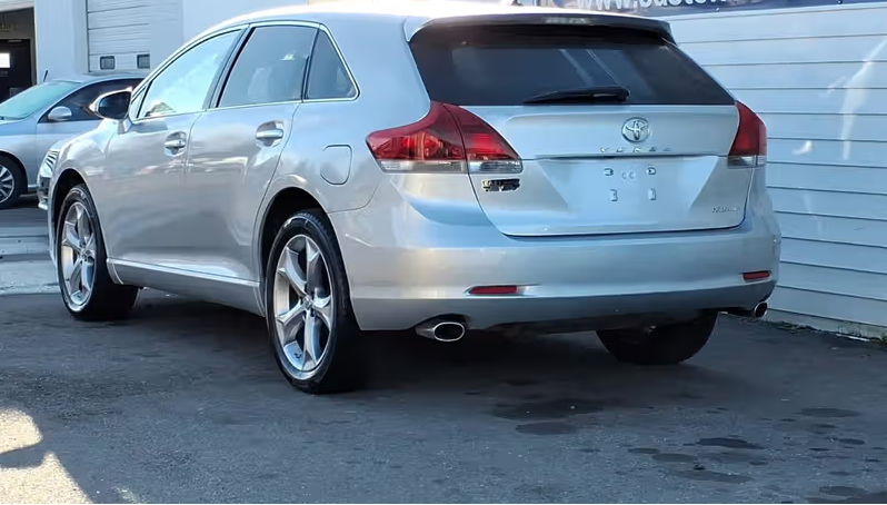 2013 Toyota Venza XLE AWD - Thumbnail 2
