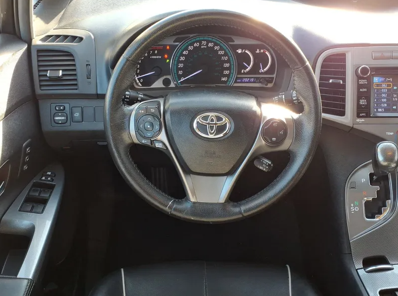 2013 Toyota Venza XLE AWD - Thumbnail 4