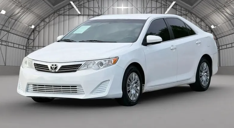 2014 Toyota Camry FWD - Thumbnail 4