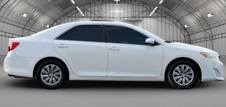 2014 Toyota Camry FWD - Thumbnail 5