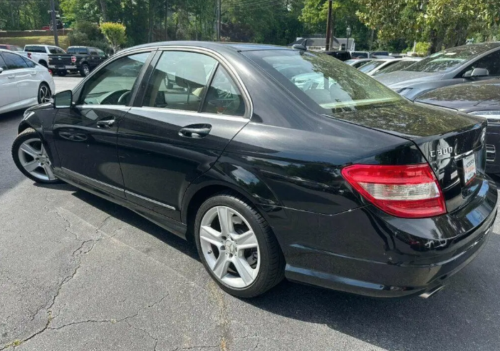 2011 Mercedes-Benz C-Class C 300 4MATIC Luxury - Thumbnail 3