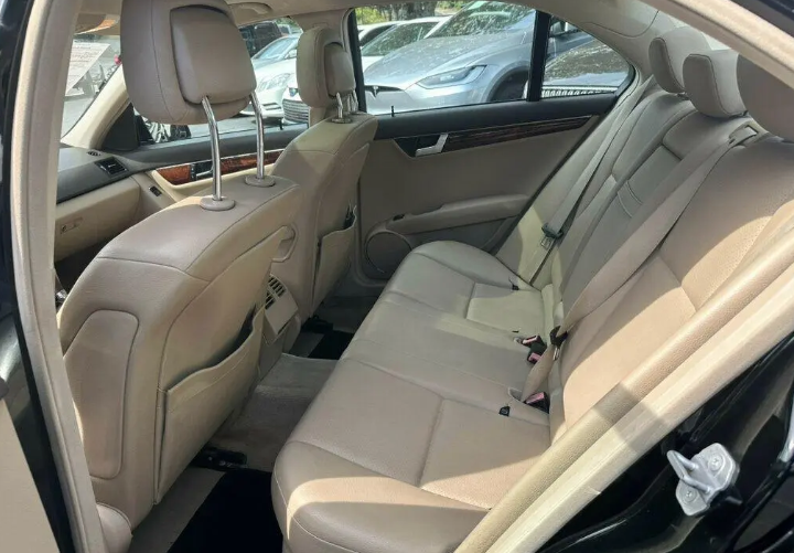 2011 Mercedes-Benz C-Class C 300 4MATIC Luxury - Thumbnail 13
