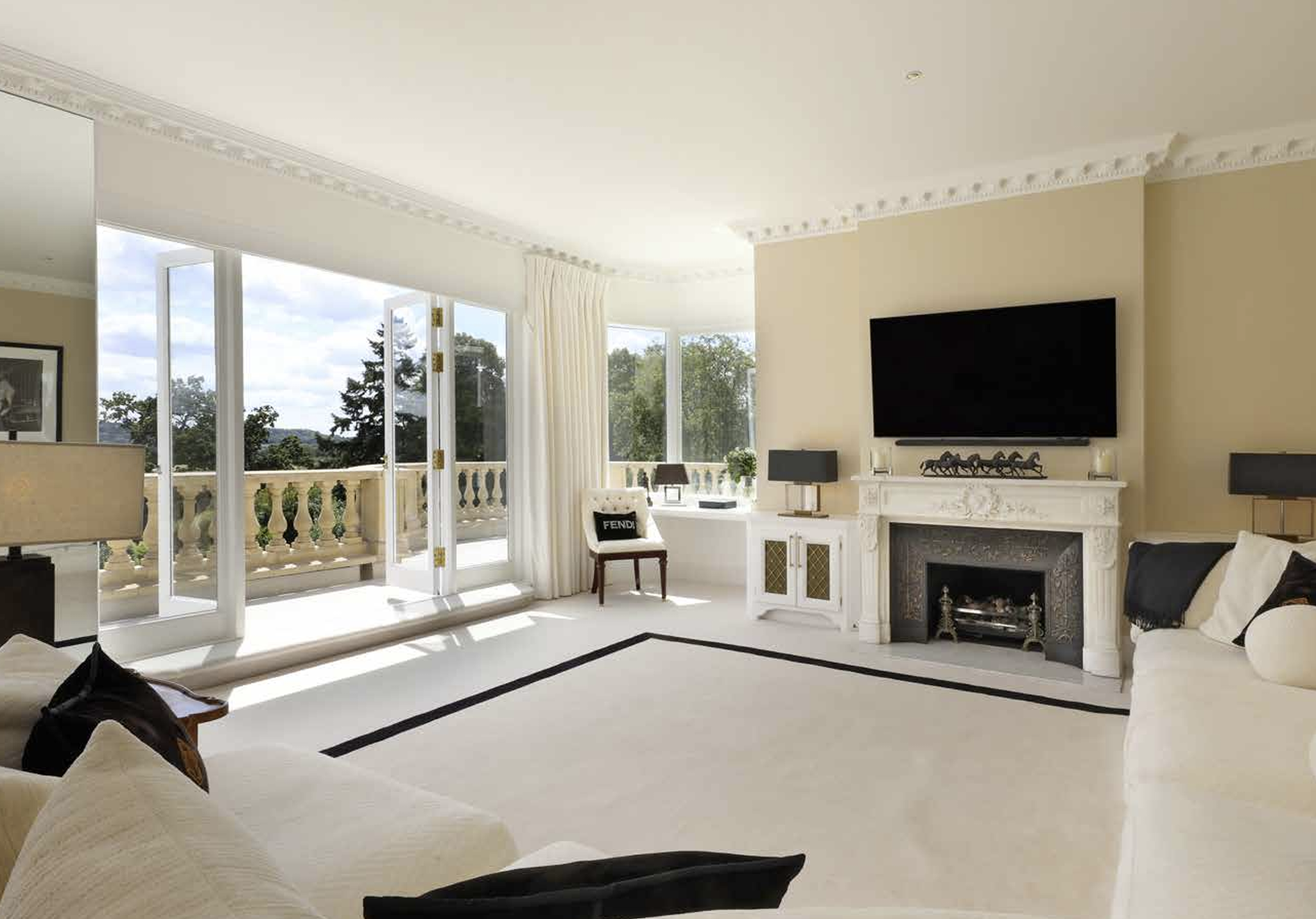 Marlow Country House - Living Room