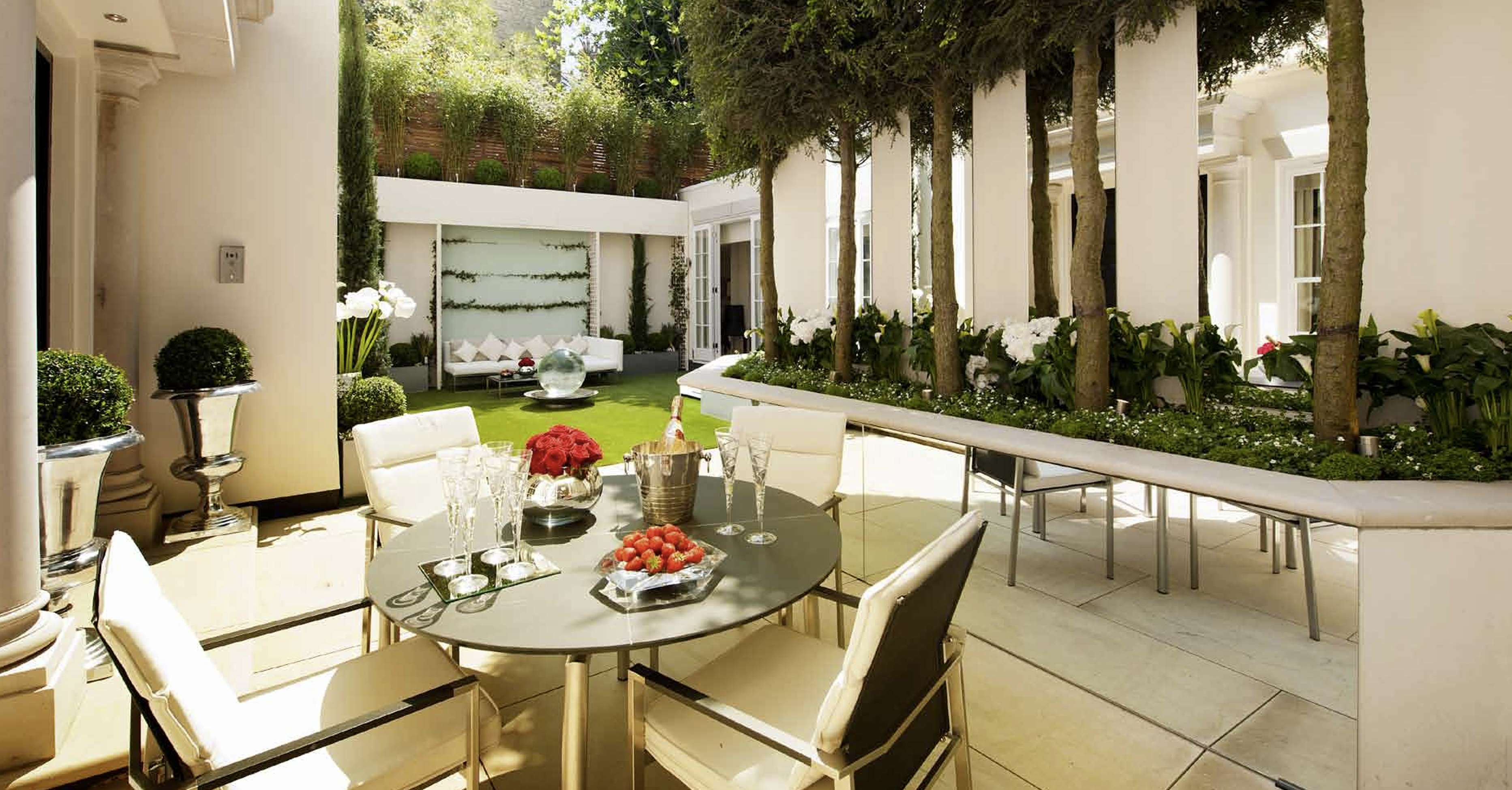 Knightsbridge Residence Garden