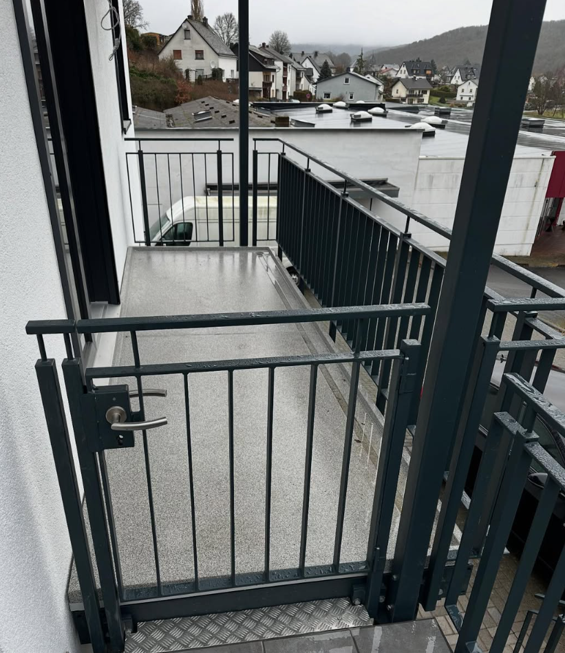 Zugangstür Balkon Stahl anthrazit mit Drücker