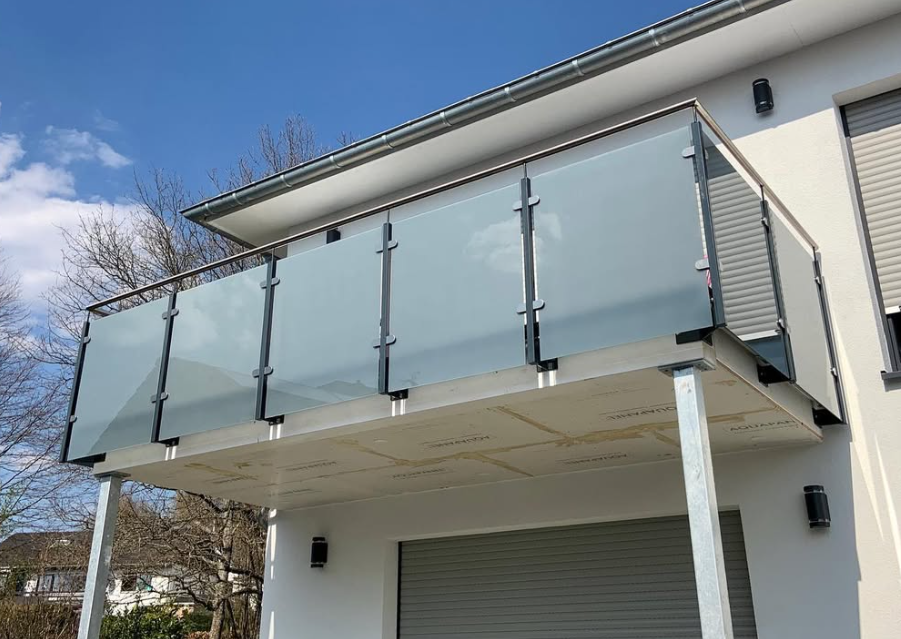 Balkongeländer Glas-Edelstahl modern