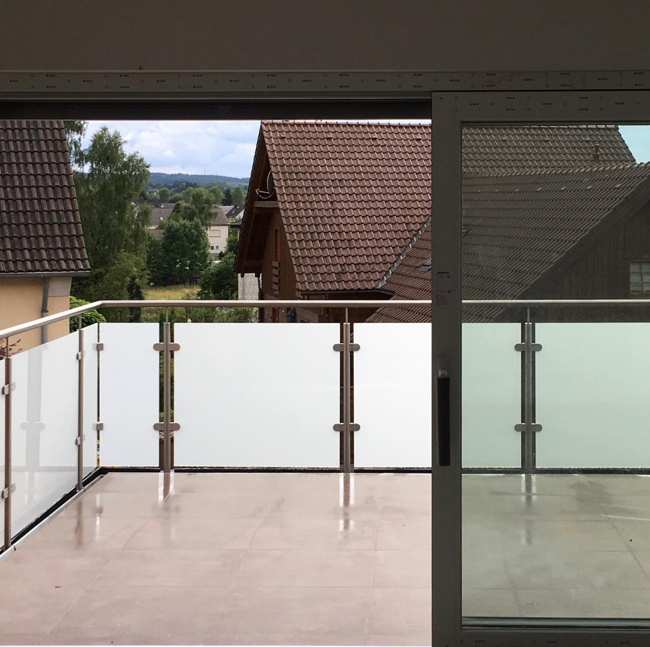 Balkongeländer Edelstahl mit Milchglas Panoramablick