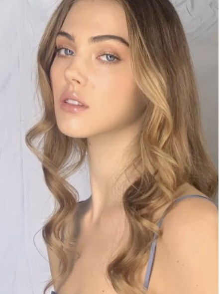 Soft glam makeup - blonde with waves