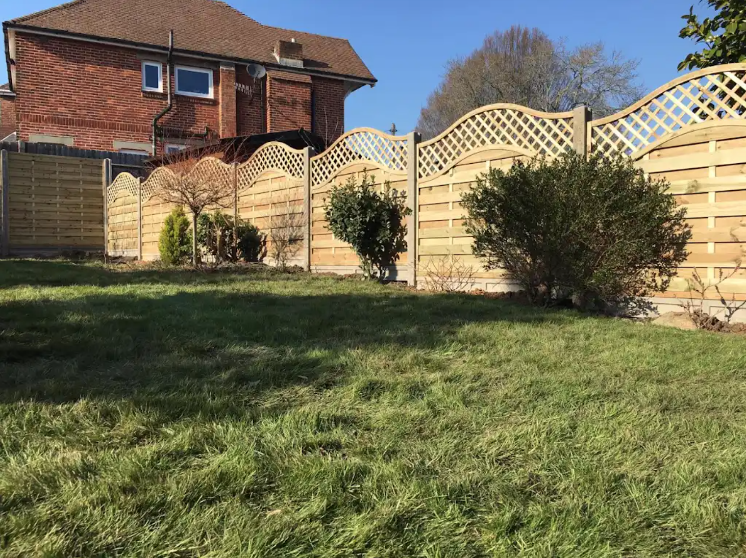 Decorative Omega-Top Garden Fencing