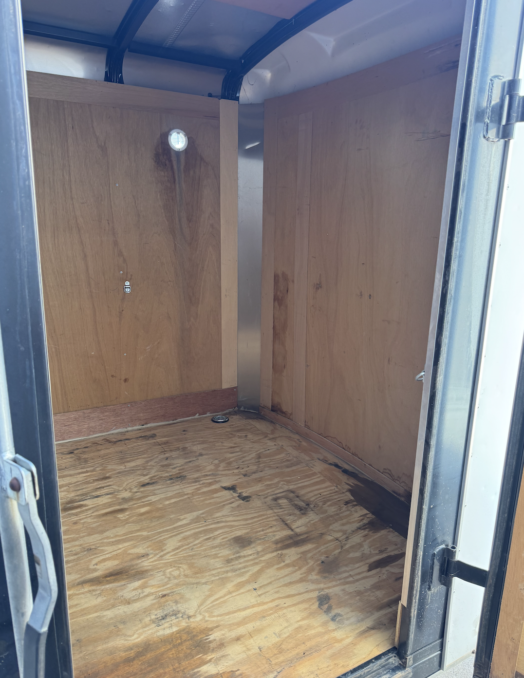 10' Enclosed Trailer — photo 1 of 7