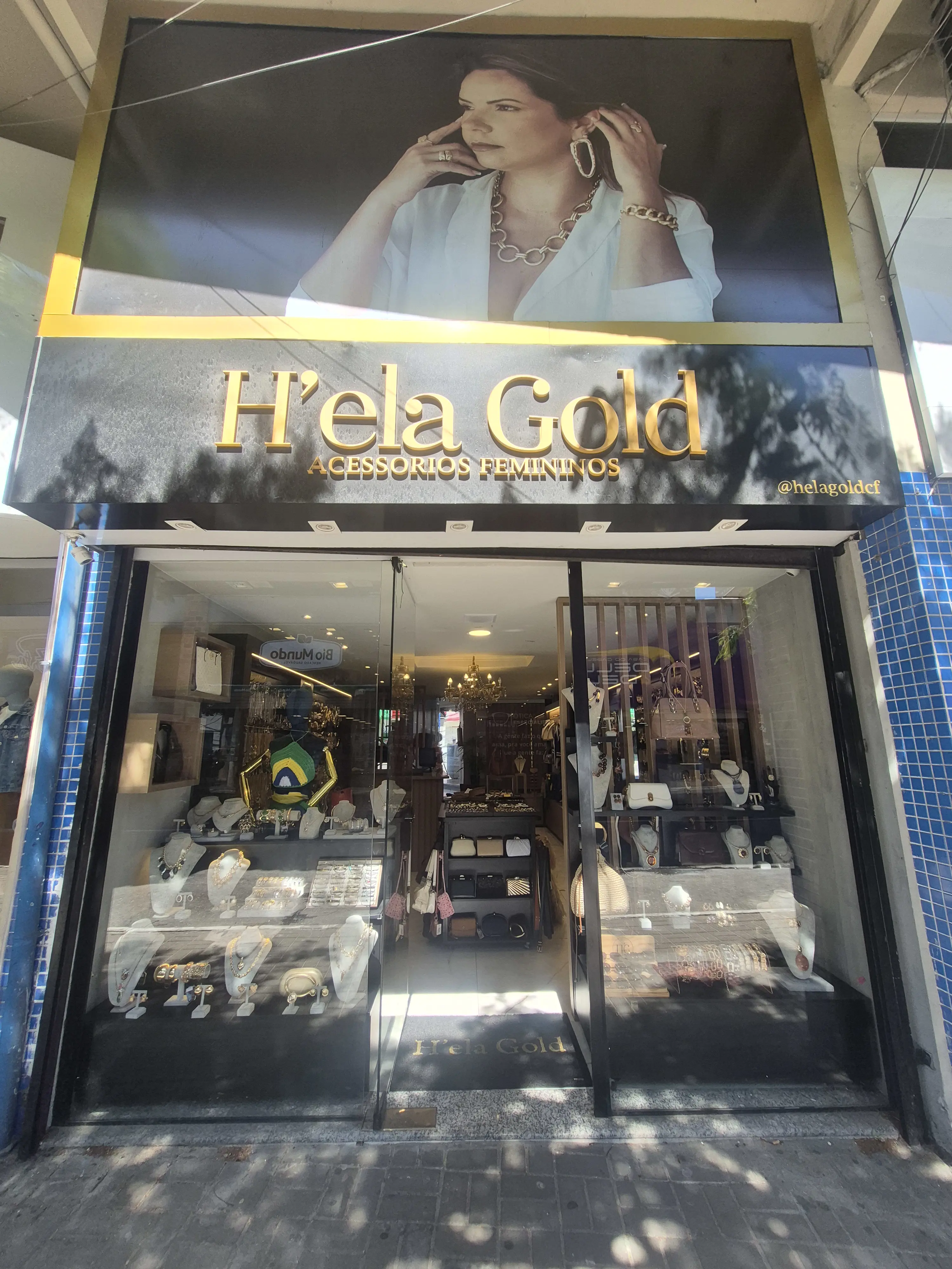 Fachada da Hela Gold Acessórios em Cabo Frio