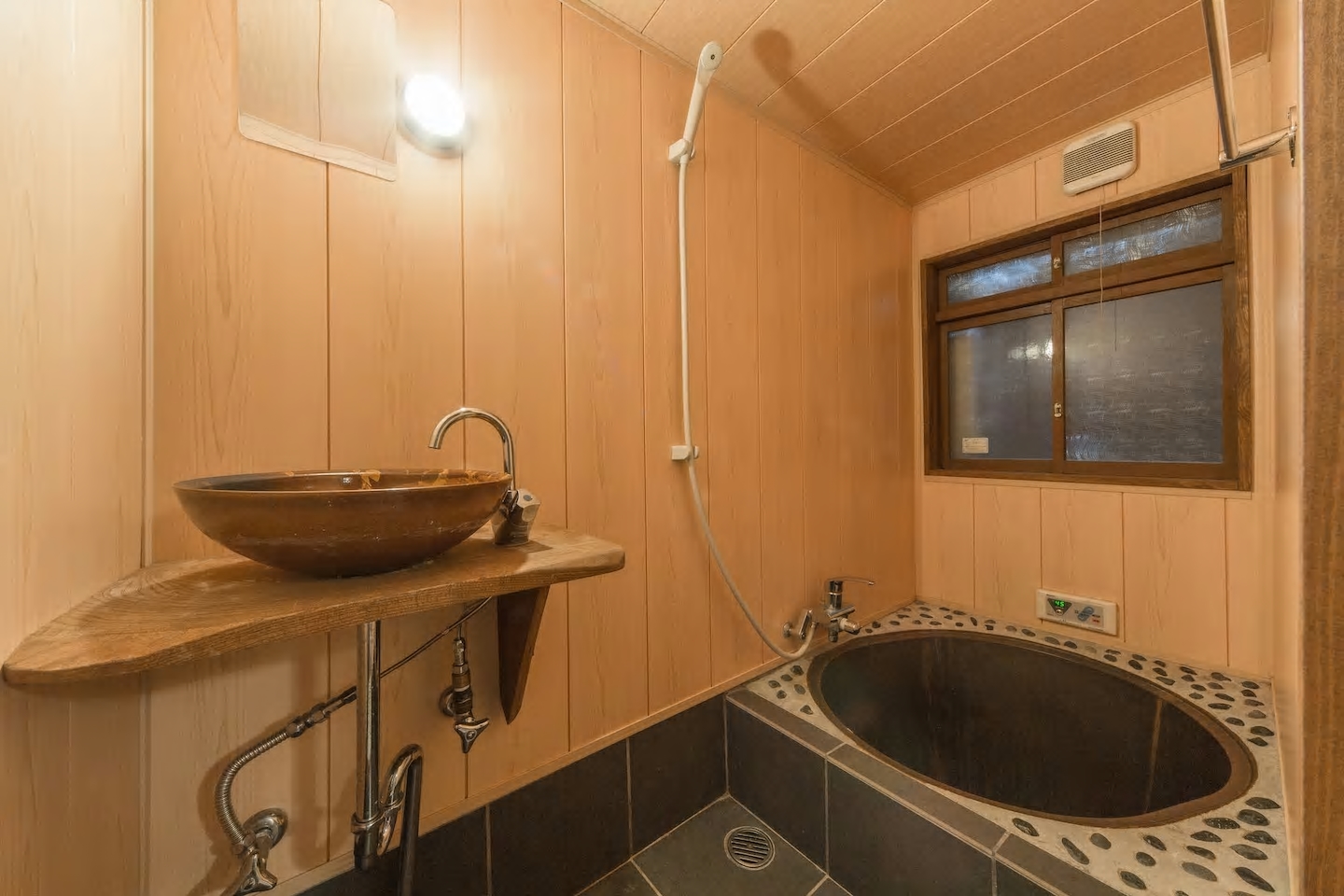 Goemon-style bath