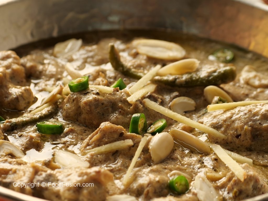 Shahi White Korma with cream and nuts