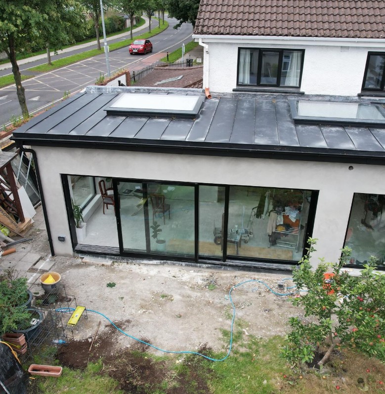 Single-storey extension with a flat standing-seam roof and skylights (in progress) in In progress