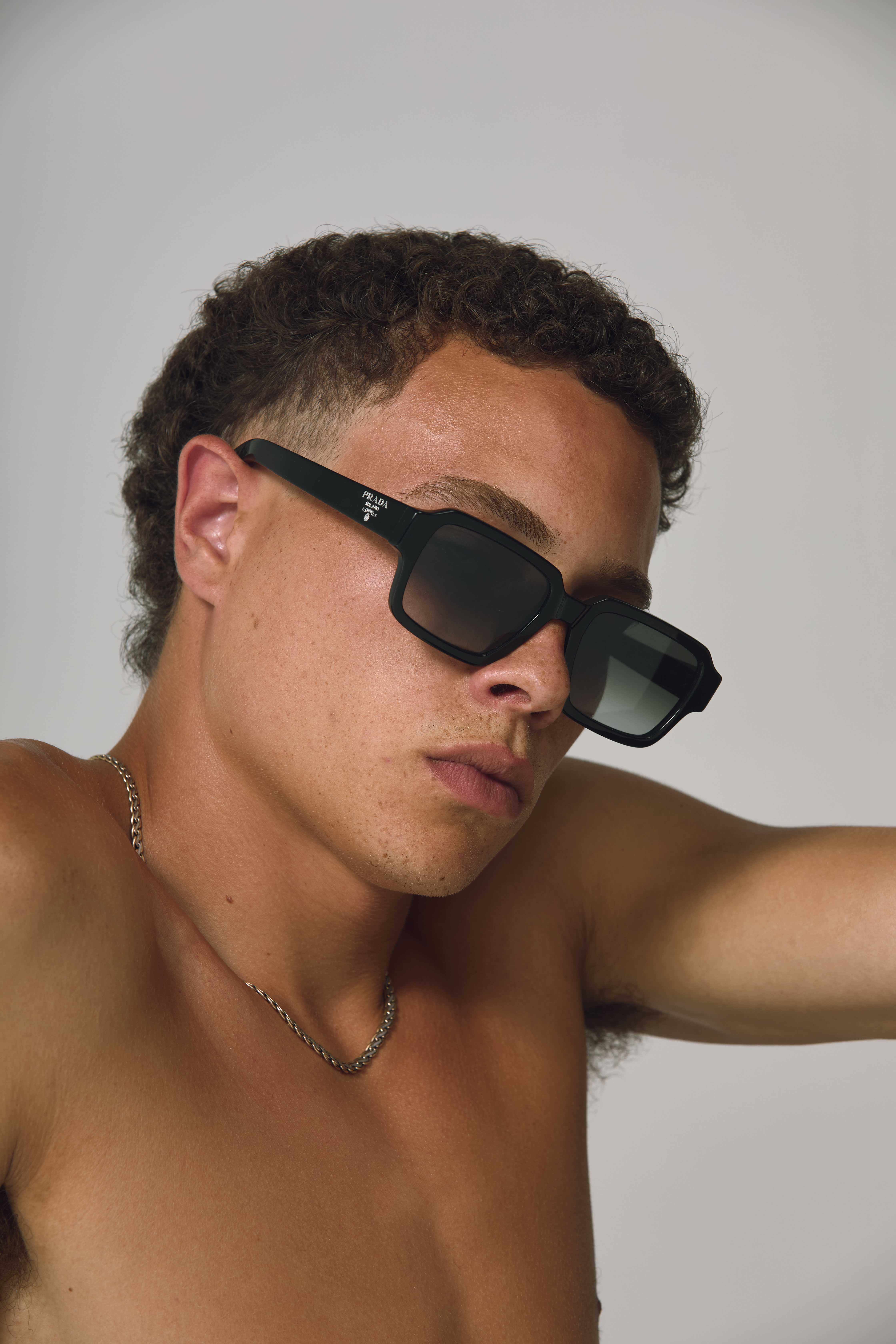 Skinny close-up with sunglasses