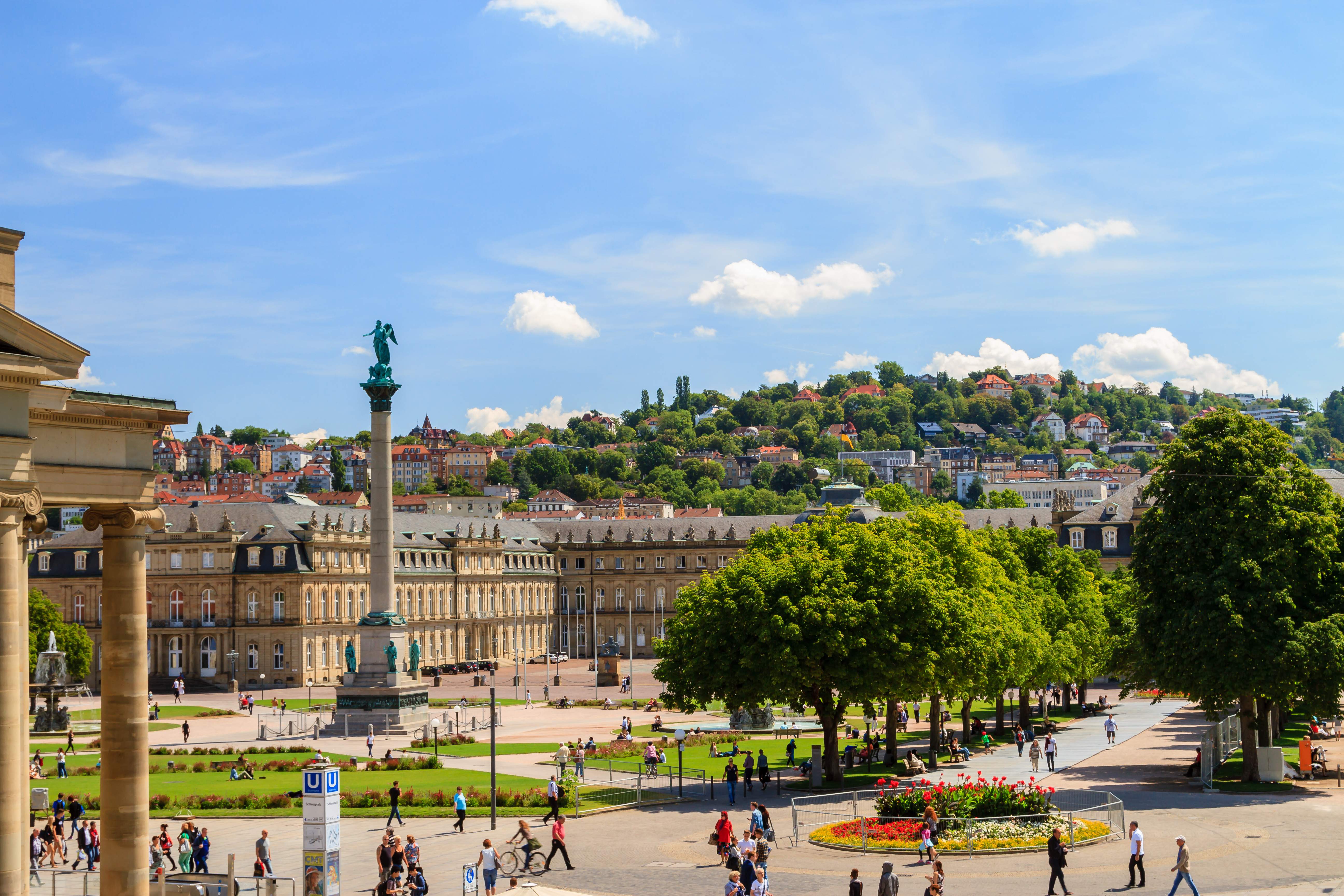 Stuttgart Schlossplatz im Sommer – Ihre neue Heimat wartet auf Sie