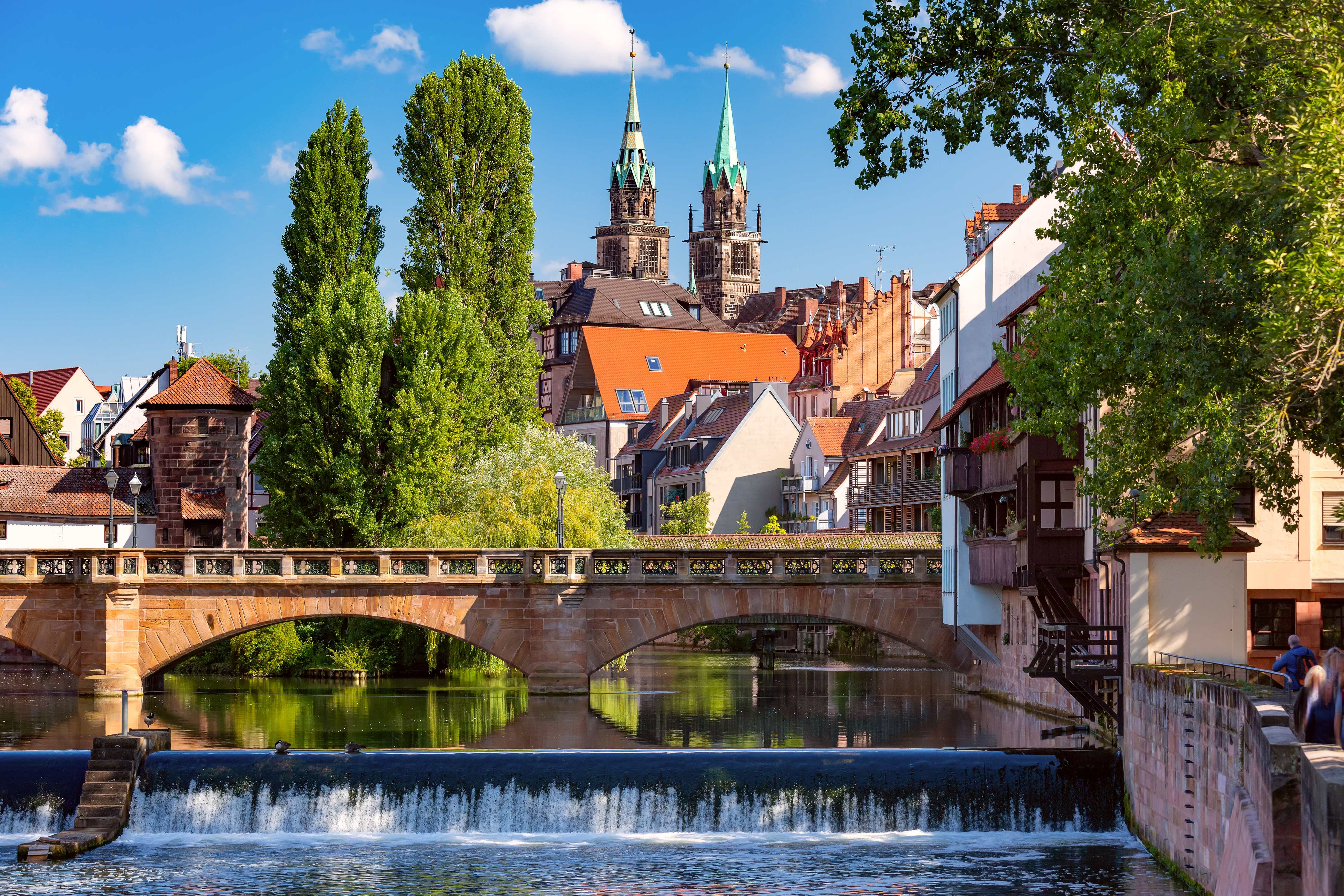 Altstadt Nürnberg – Kirche und Brücke über Pegnitz River