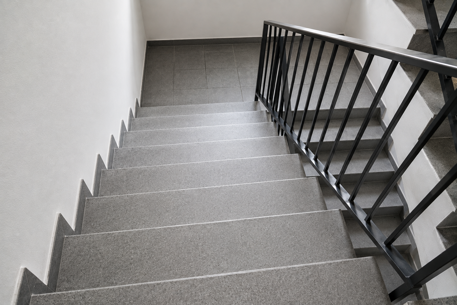 Nachher - Treppenhaus nach der professionellen Reinigung