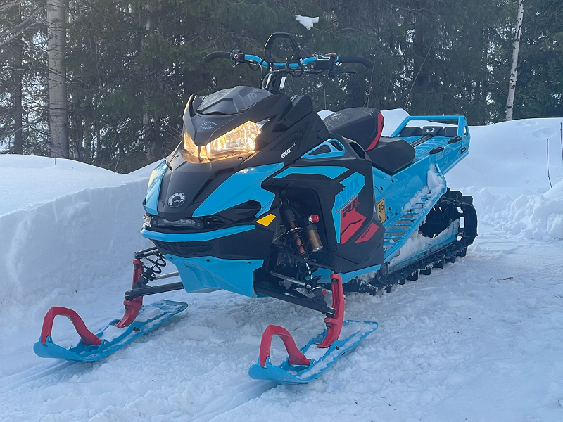 Ski-Doo kelkan yksityiskohdat