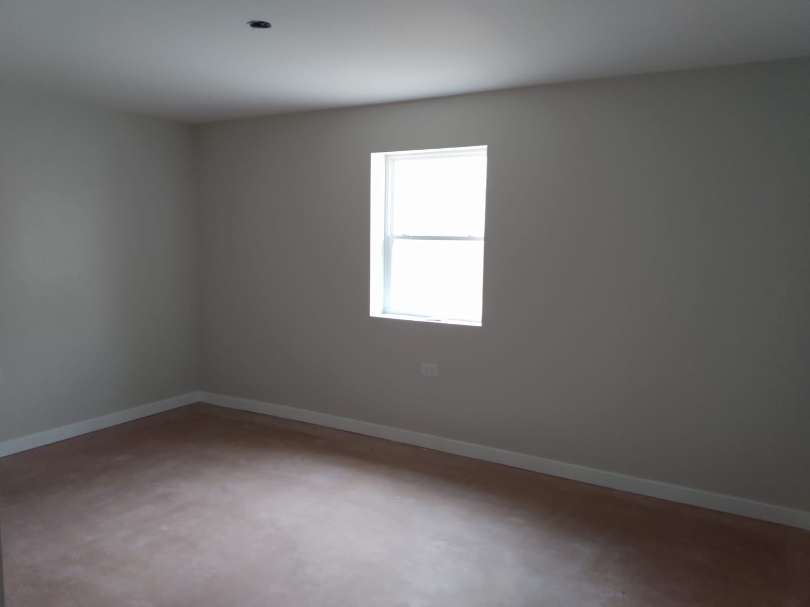 Empty room with window