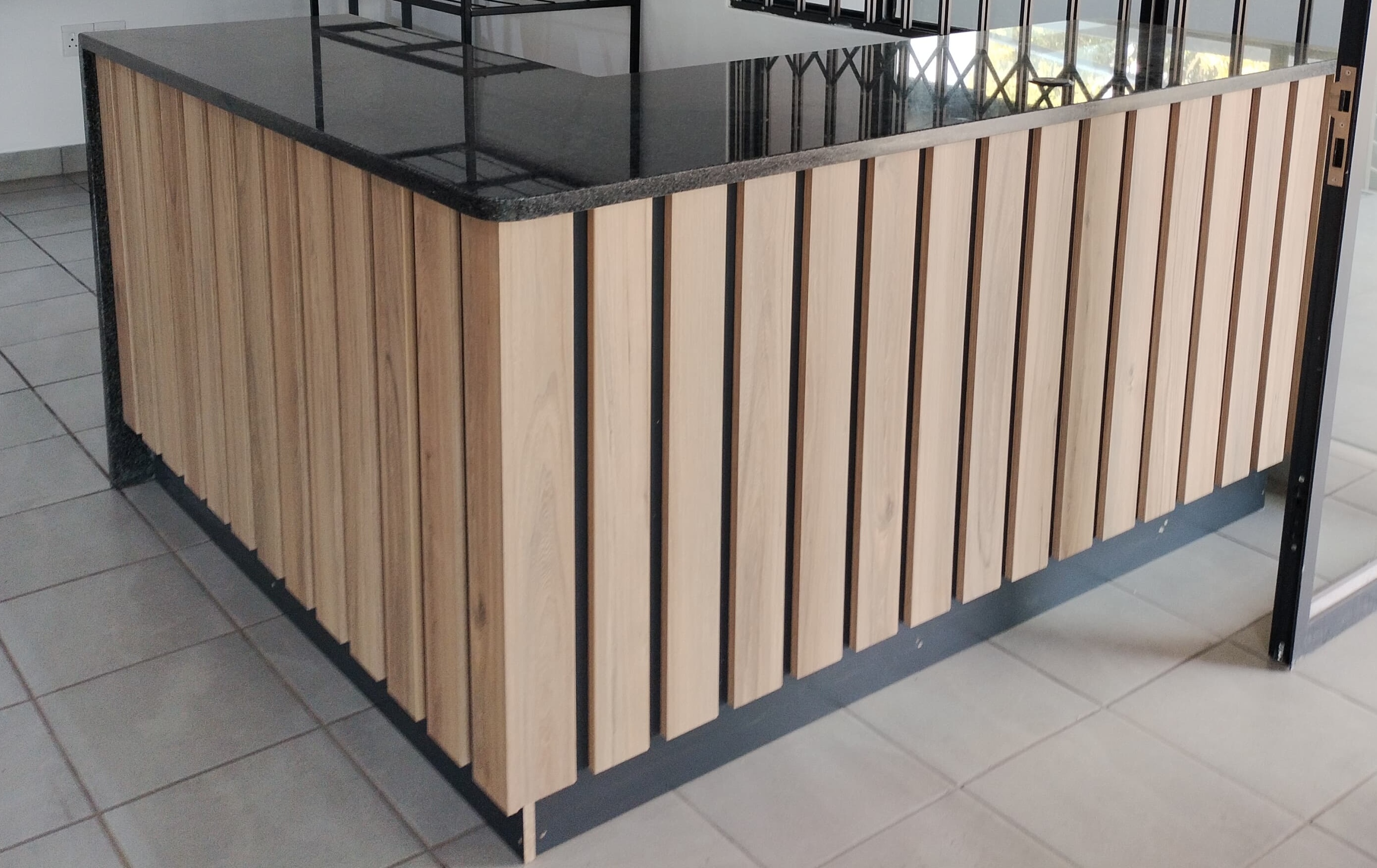 Wood Slat Commercial Bar Counter