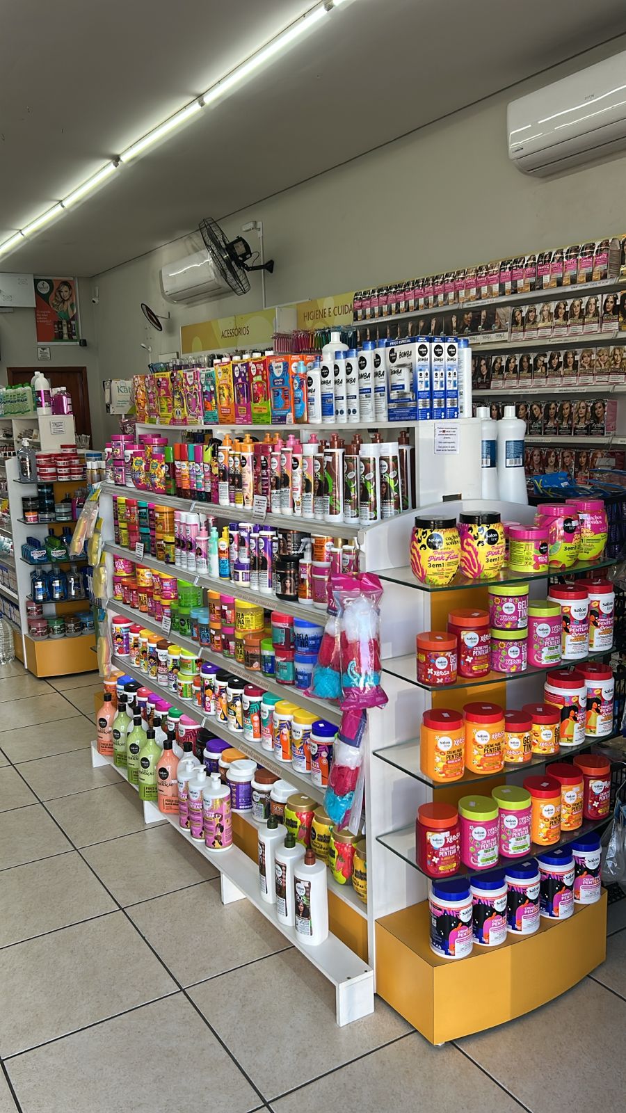 Variedade de produtos na loja