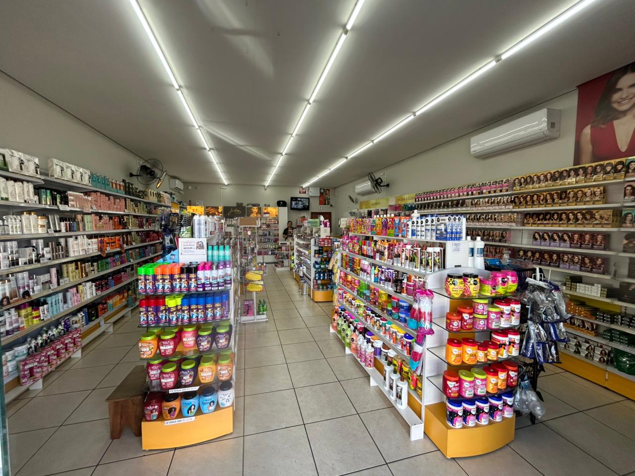 Vista completa do interior da loja