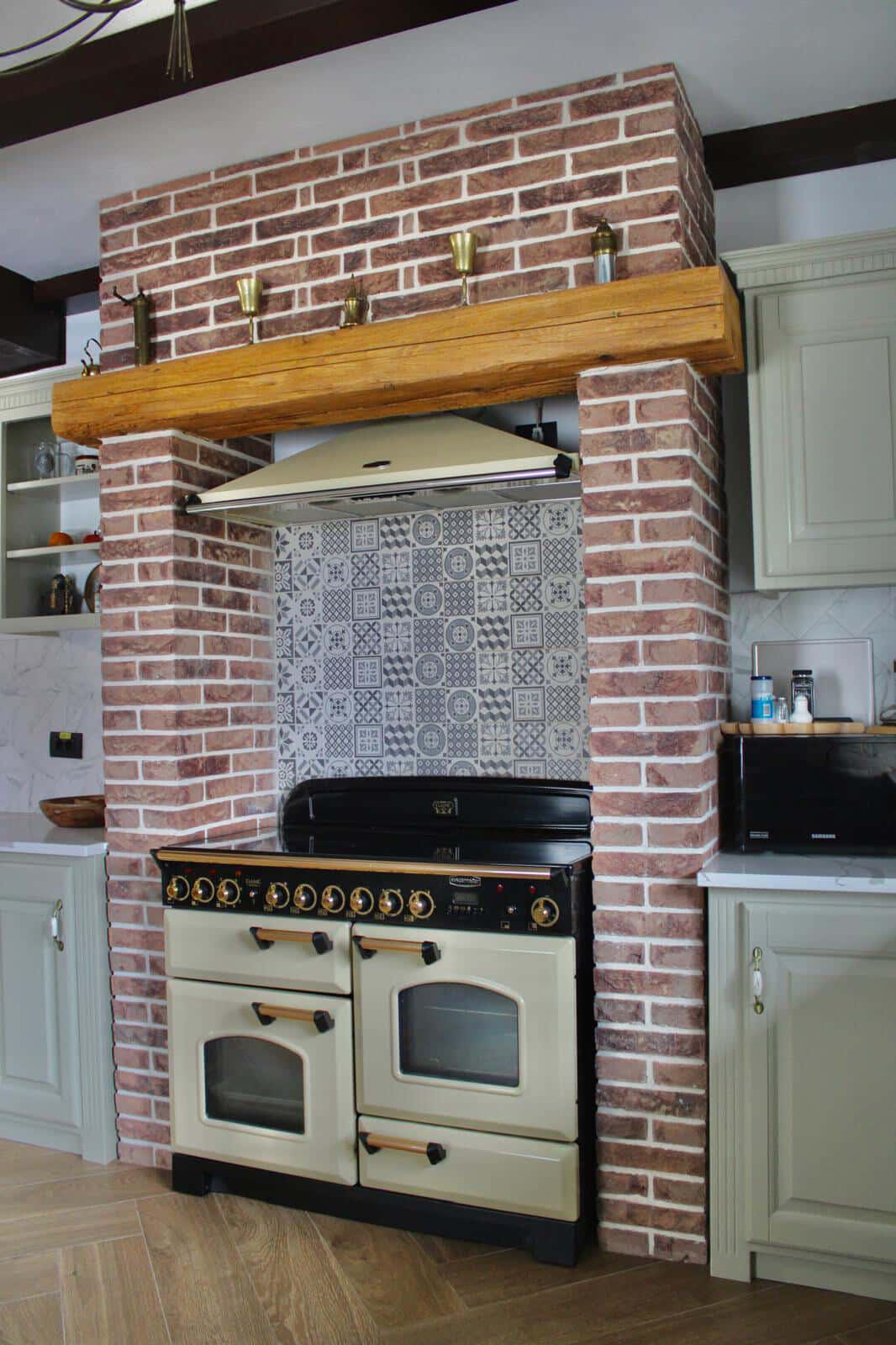 Aragaz Rangemaster in nisa de caramida
