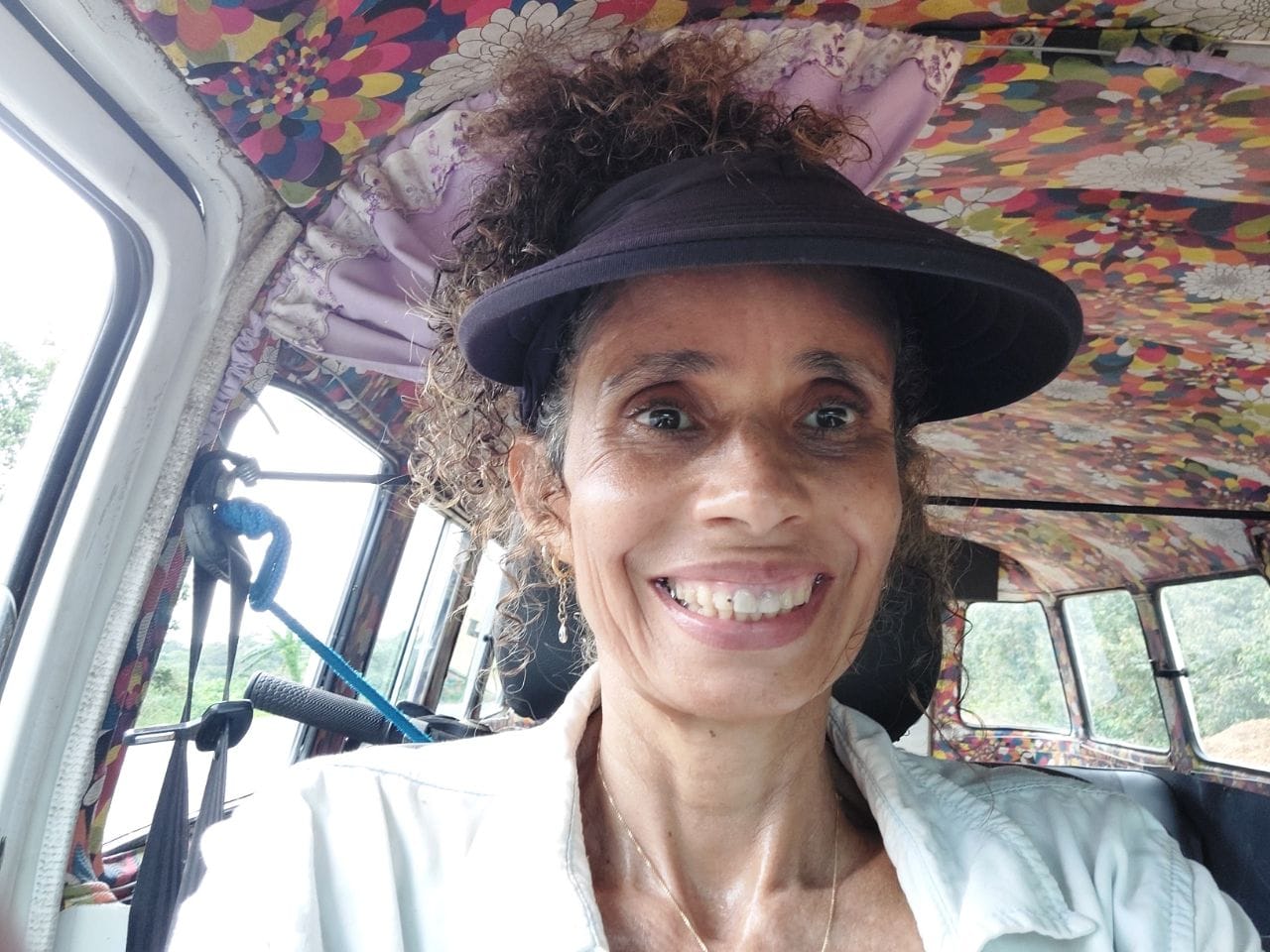Gabriela Costa Braga sorrindo