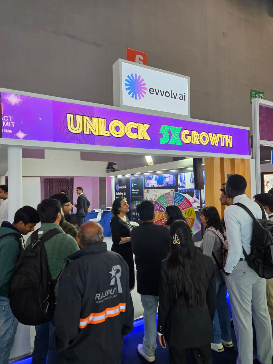 Crowd gathered at evvolv.ai booth