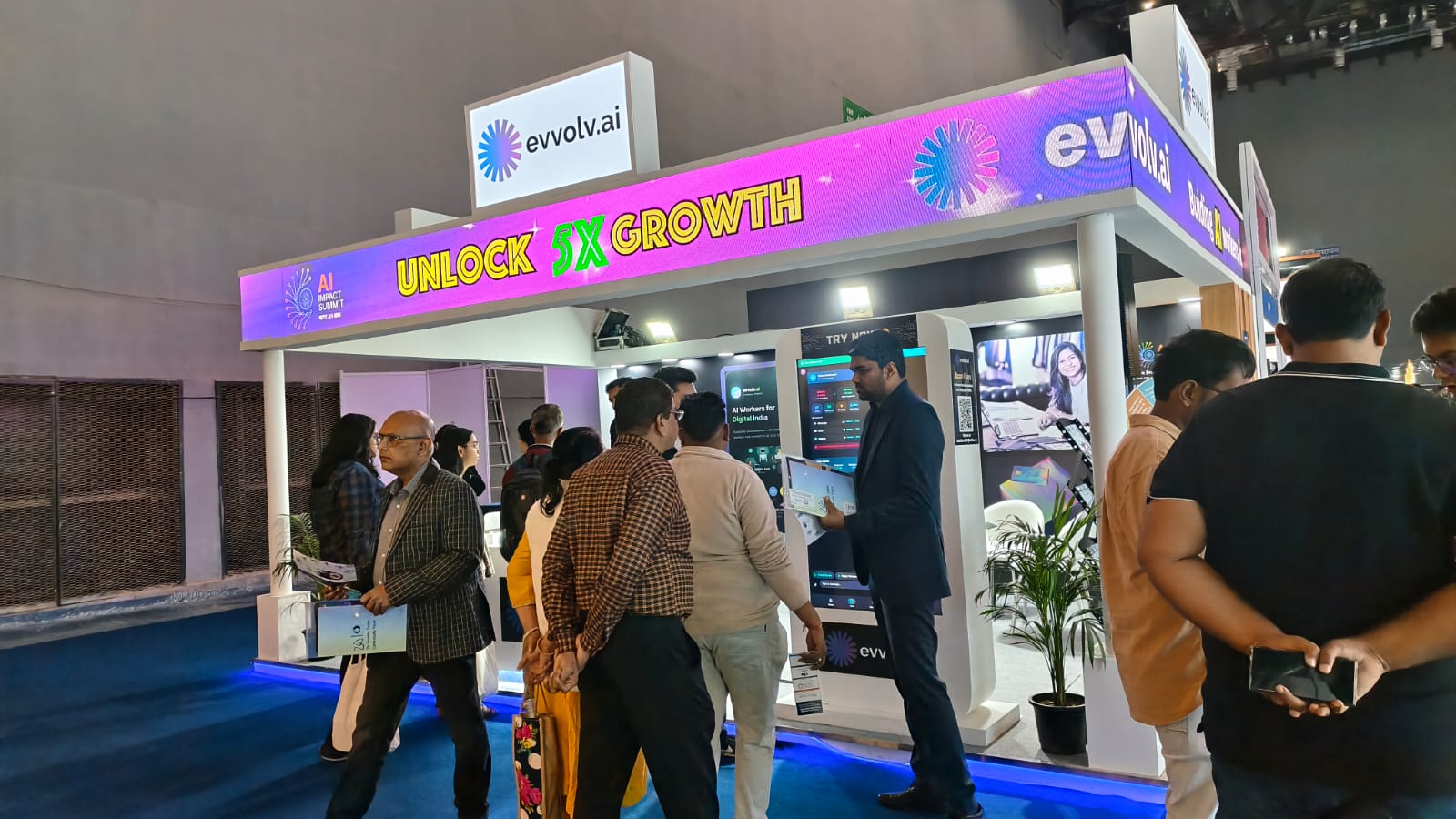 evvolv.ai booth with UNLOCK 5X GROWTH banner