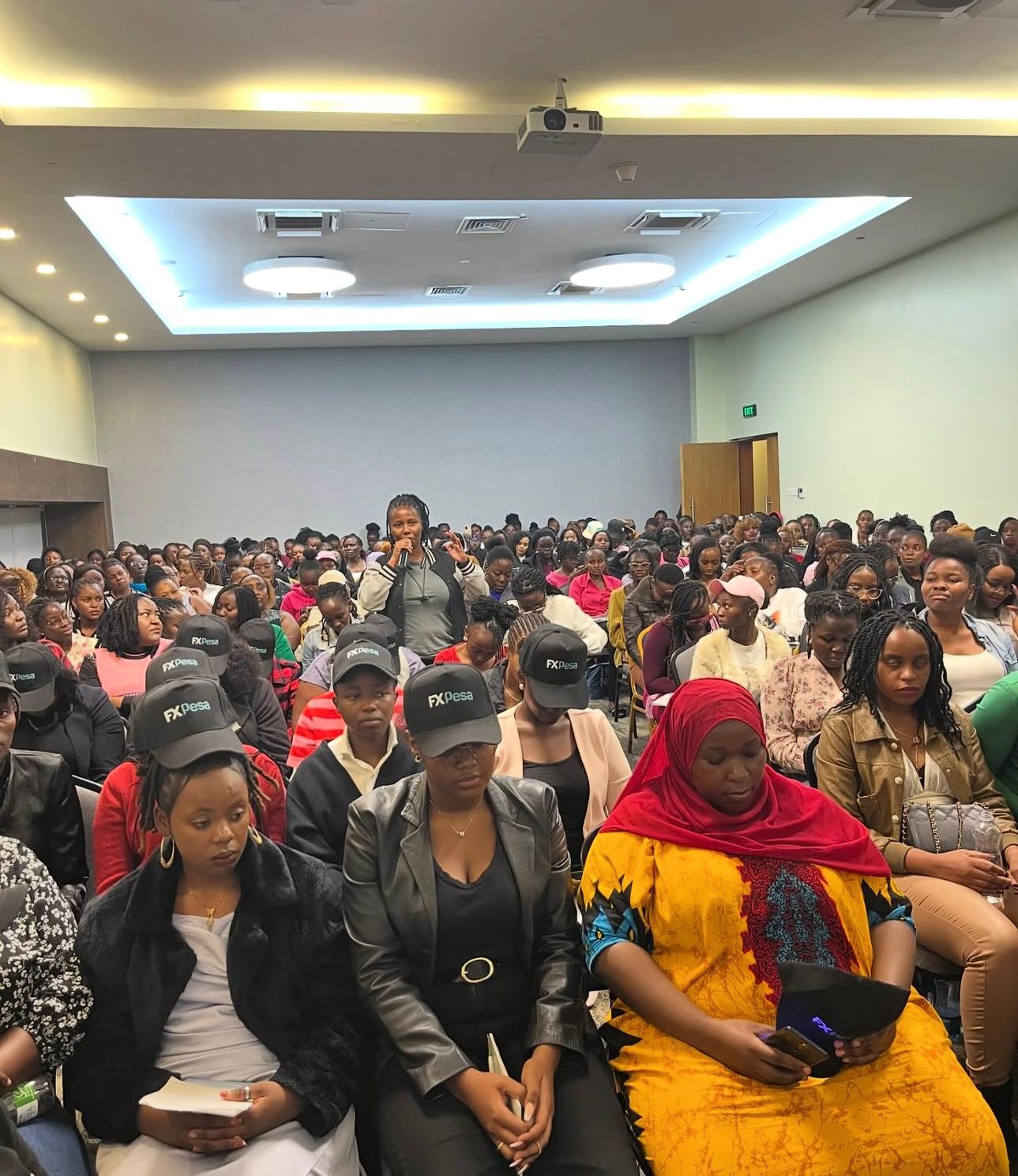 Gathoni FX live trading seminar — packed audience of women traders