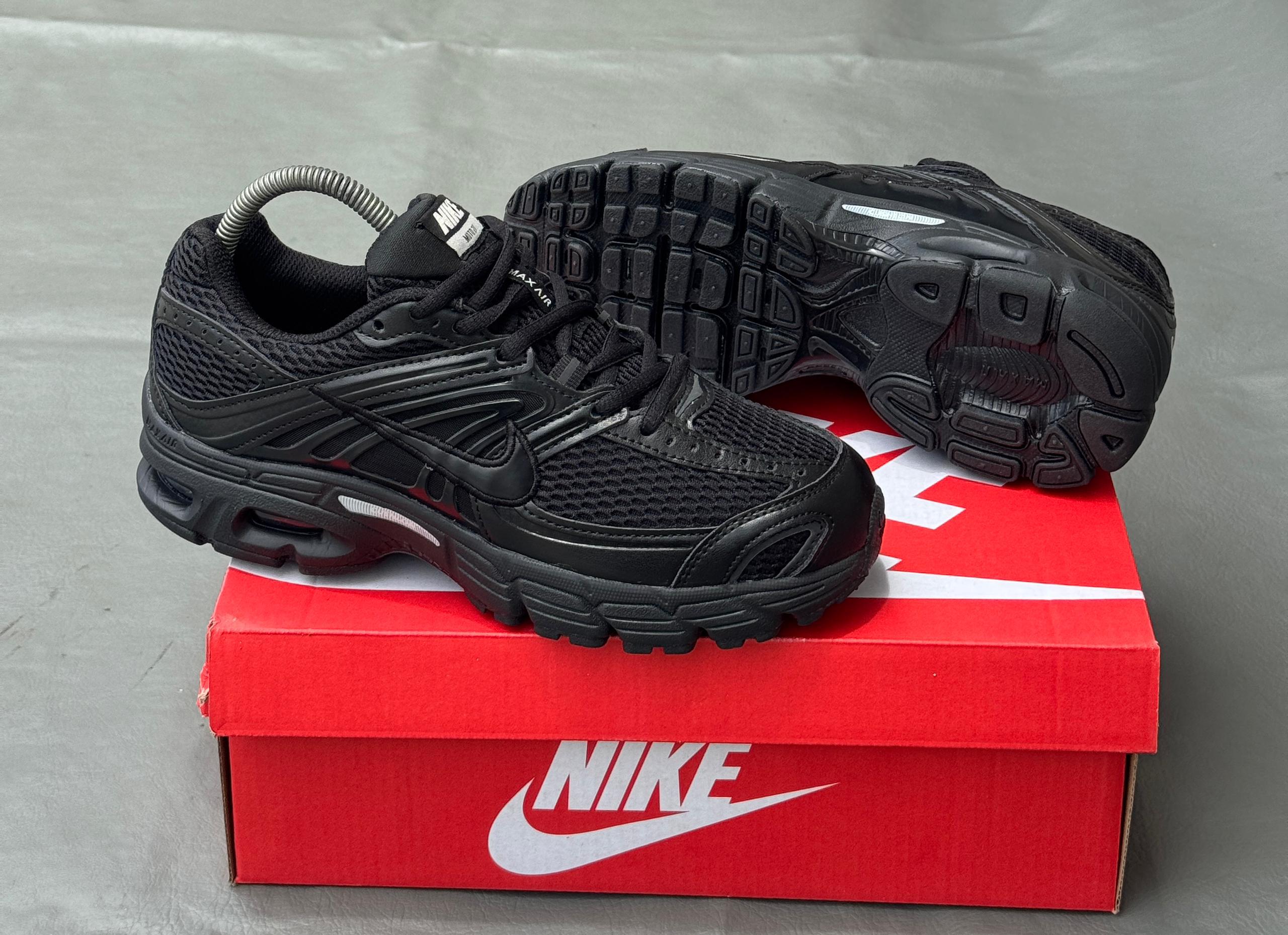Nike Zoom Vomero 5 Triple Black