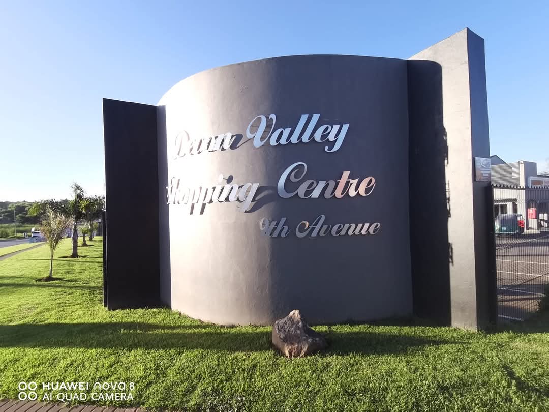 Dam Valley Shopping Centre entrance lawn maintenance