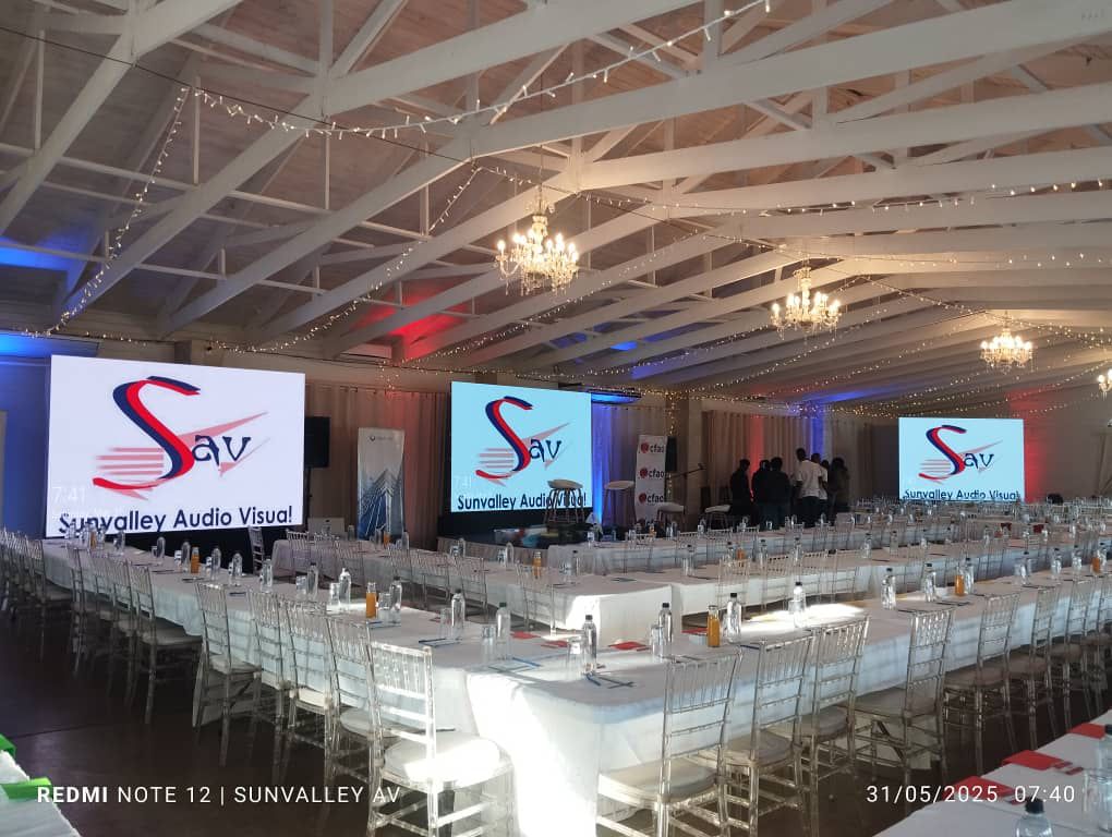 Large corporate gala with Sunvalley Audio Visual multiple LED screens, crystal chandeliers, elegant setup
