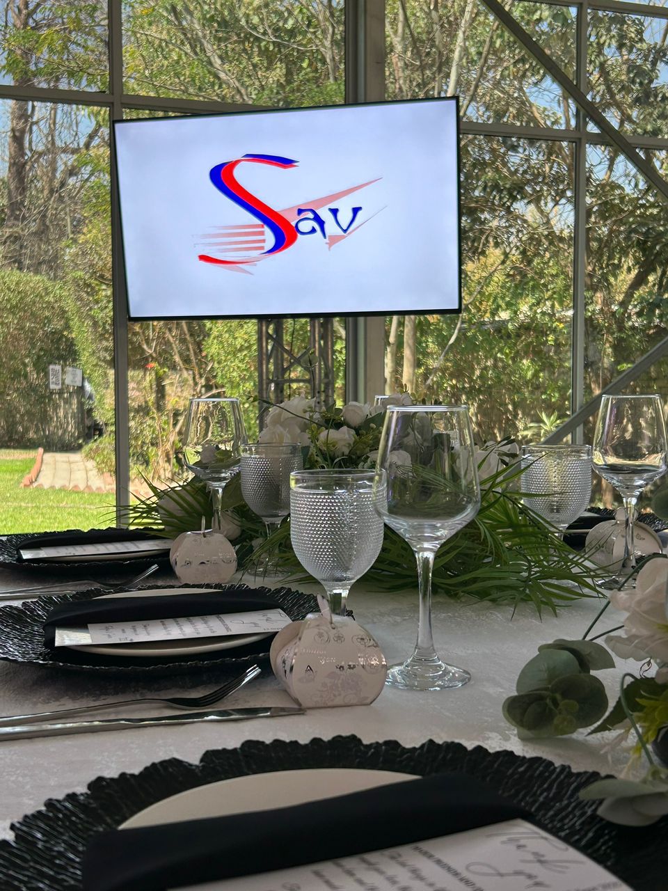 Elegant dining event with Sunvalley display and professional staging